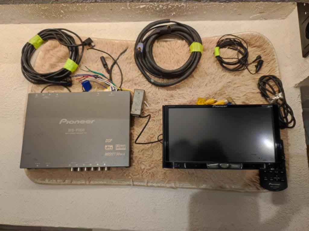 For sale complete set: - Pioneer DEQ P7650 DSP Processor - Pioneer