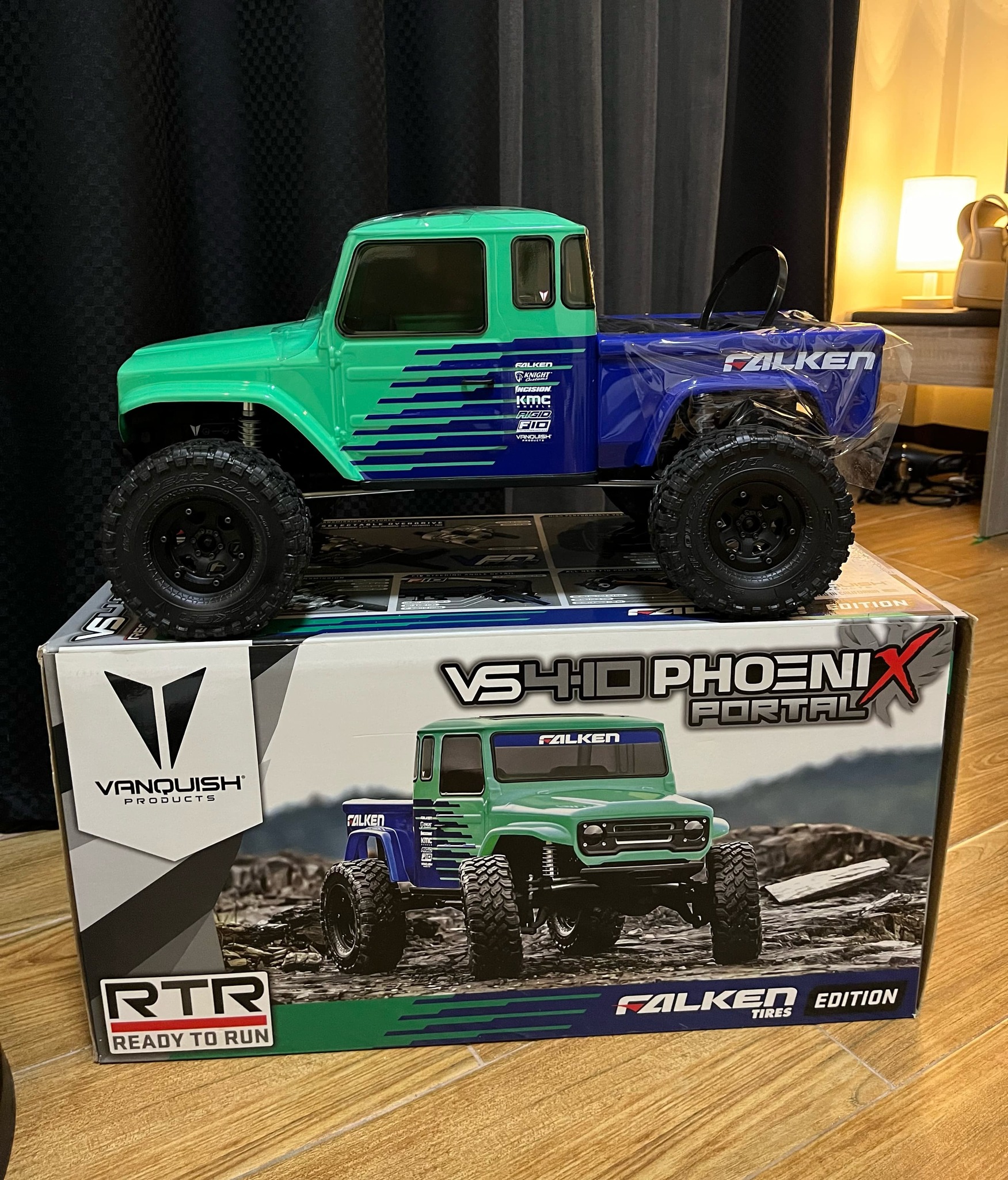 Vanquish Vs4-10 Phoenix Falken Edition RC Car for Sale in Valenzuela