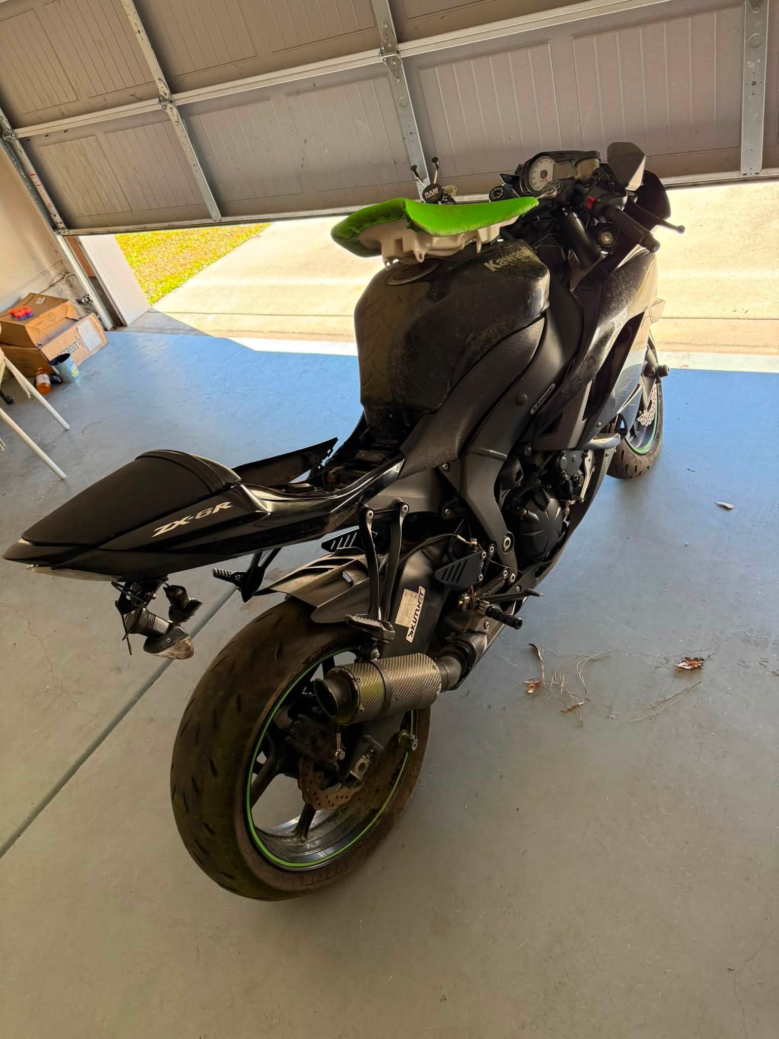 ニコラス Restored 2009 Kawasaki ZX-6R with new fairings