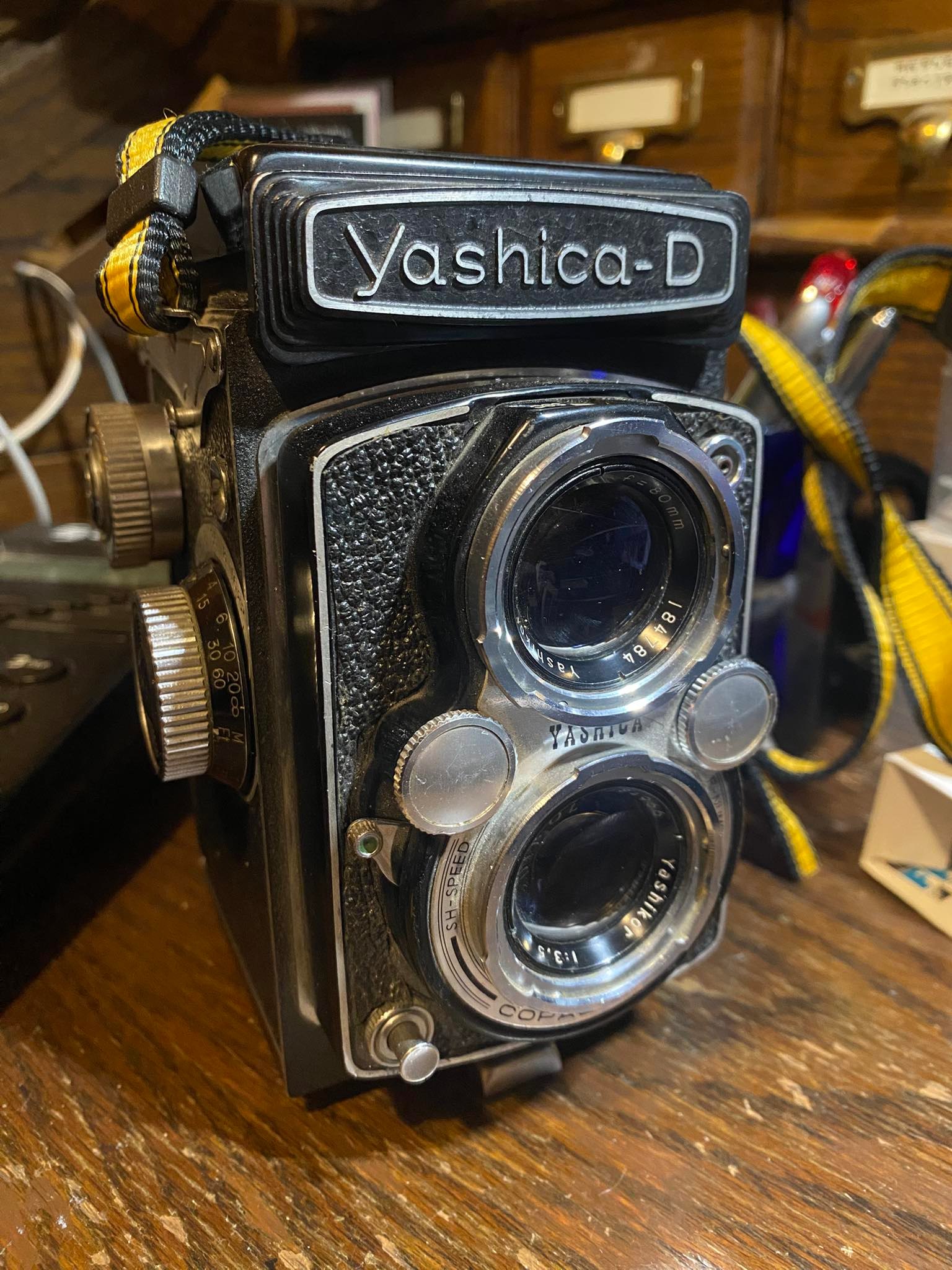 One of my médium format Collection Yashica D, works very well