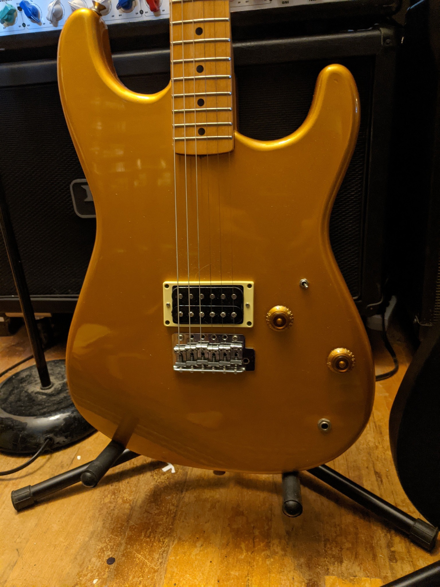 Who has Tokai-made Robin guitars?
