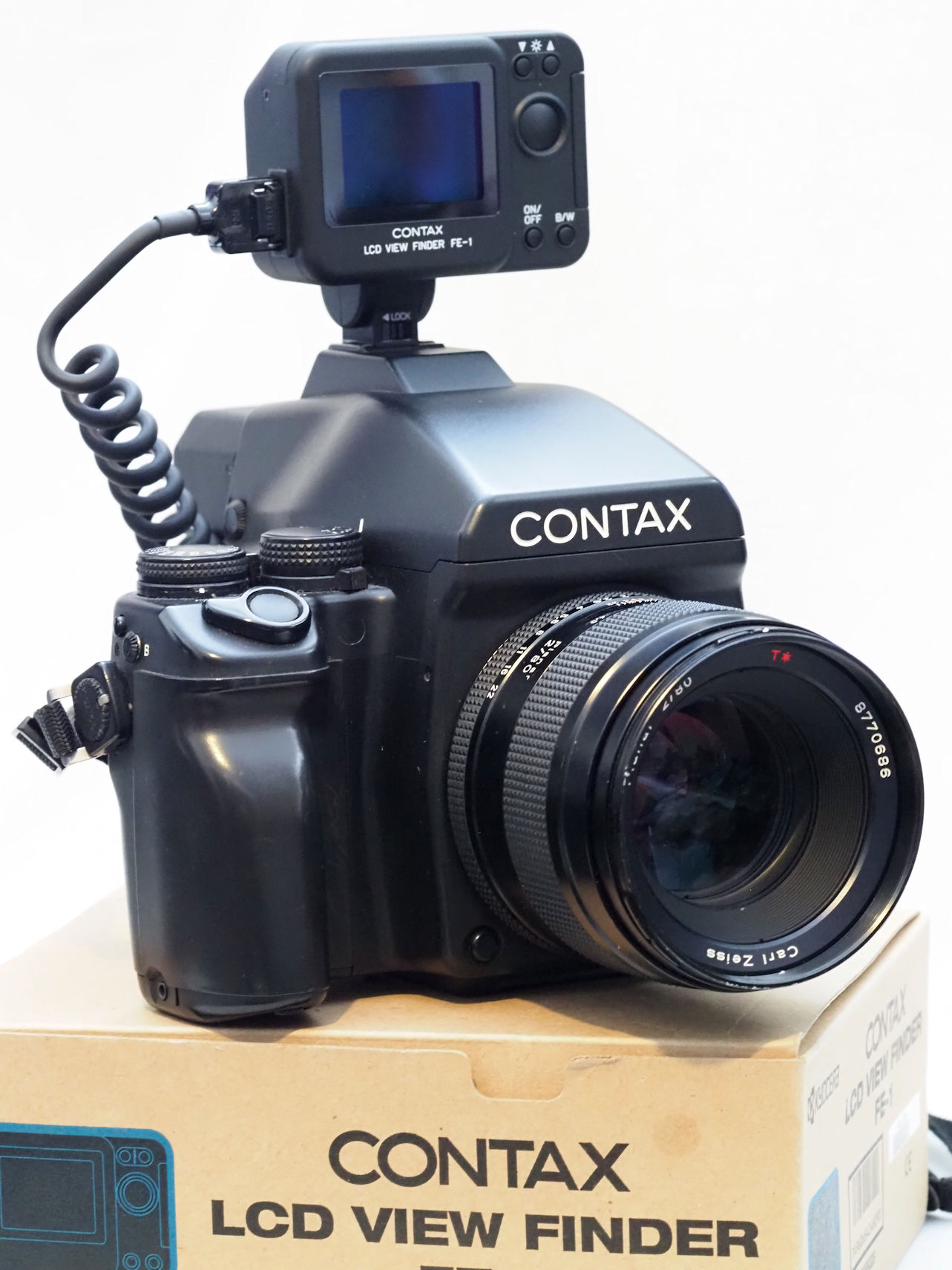 Ever wondered how to take a selfie using that stunning Zeiss 80mm 