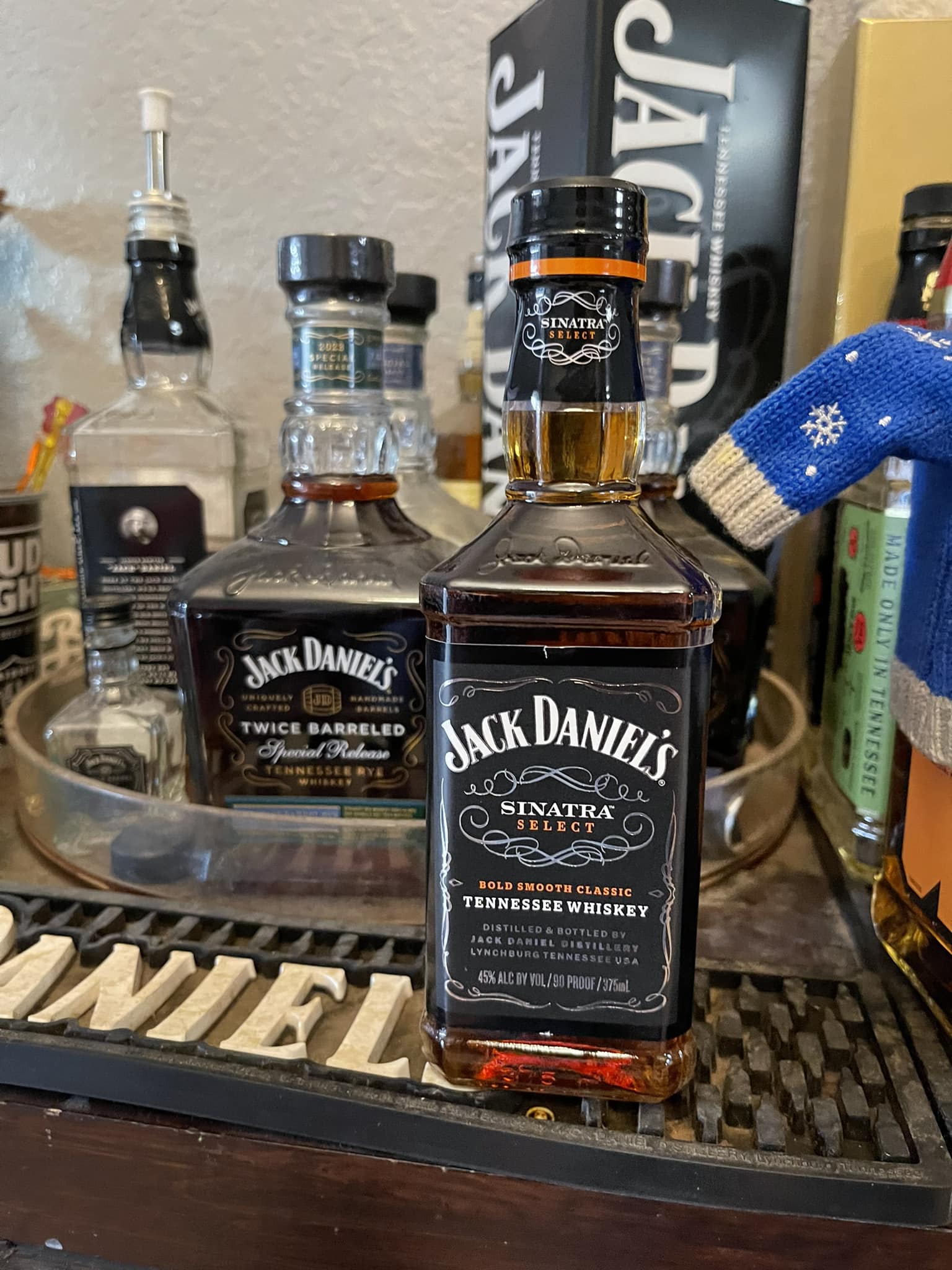Jack Daniels BlackBerry whiskey 70proof in the 50ml minis.????