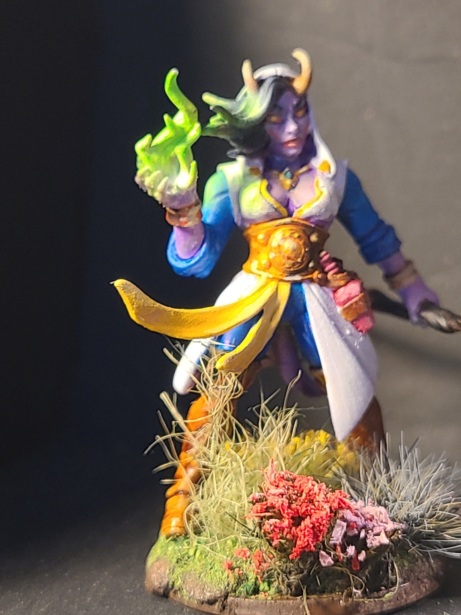 Dungeons & Dragons – Tiefling Female Sorcerer – Lot De 2 Figurines Non Peintes, Base 25 Mm, Prêtes à Peindre