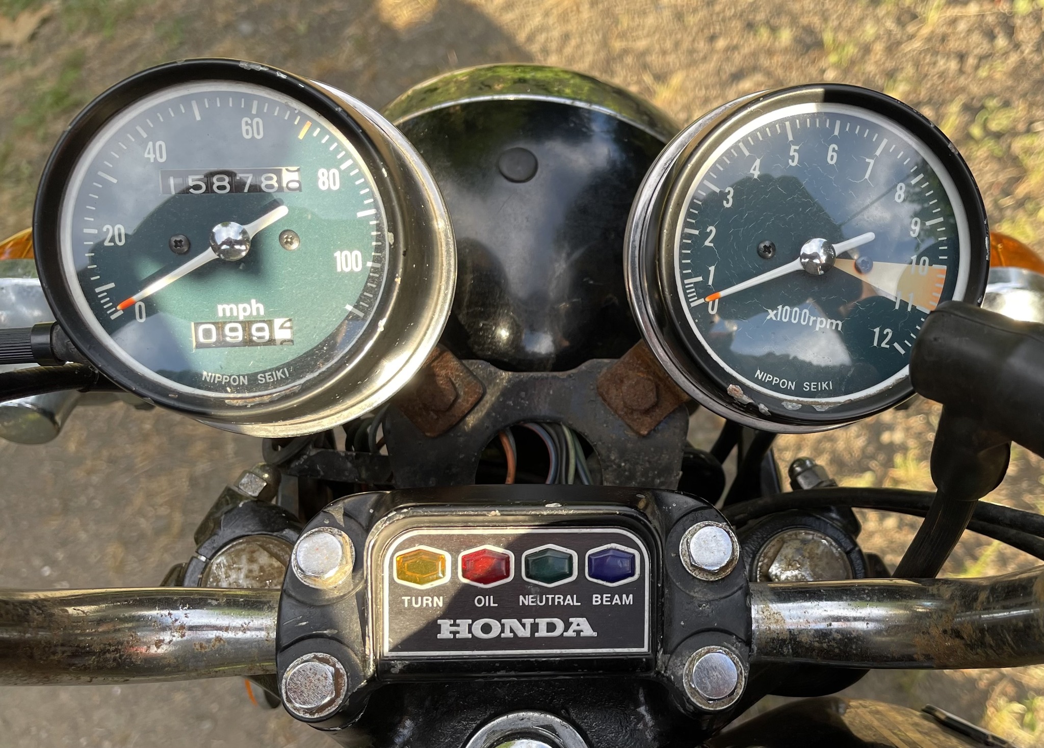What RPM to shift gears on a Honda CB400 Super Four?