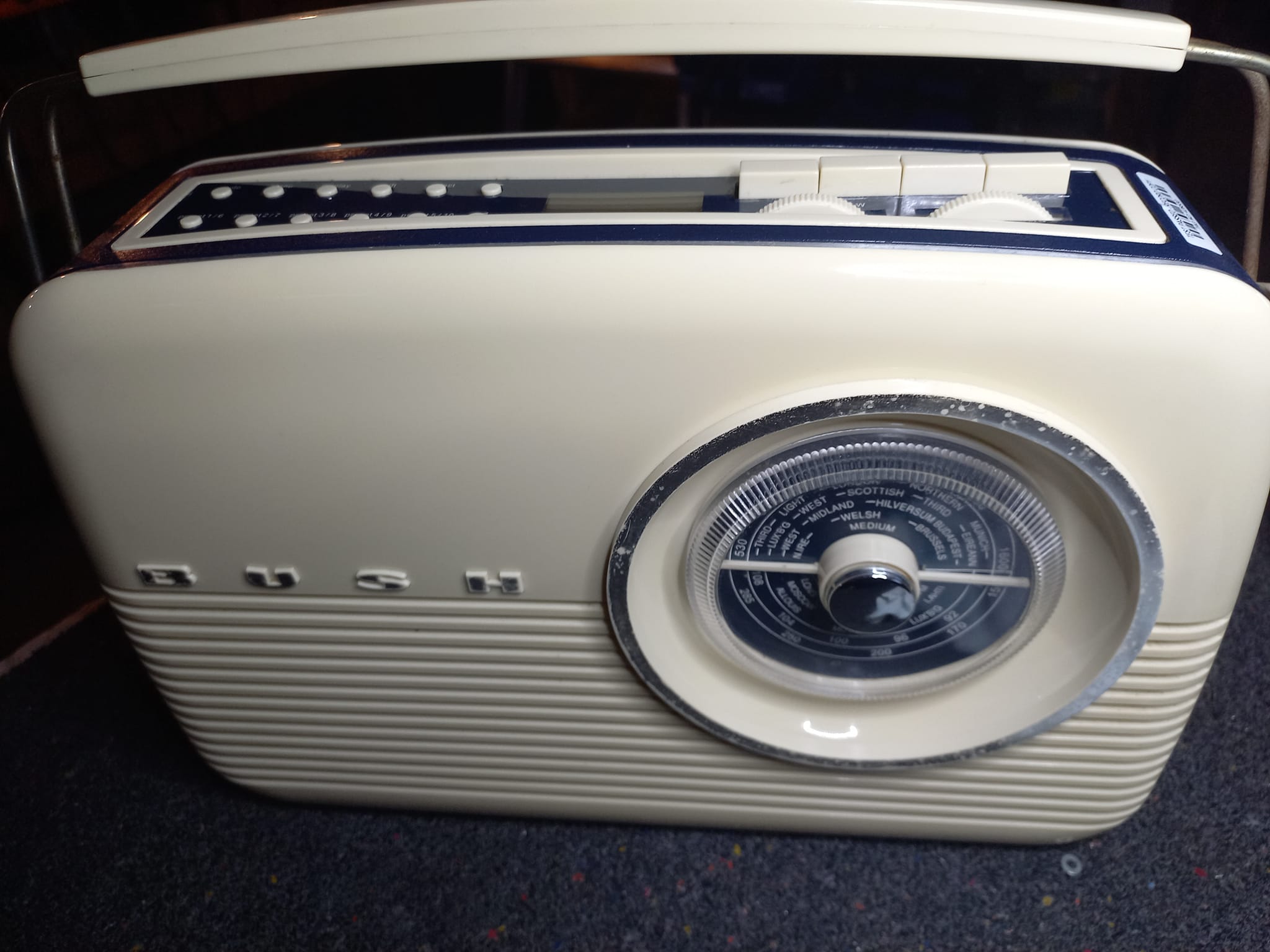 Restoring a vintage bush radio with multiple buttons