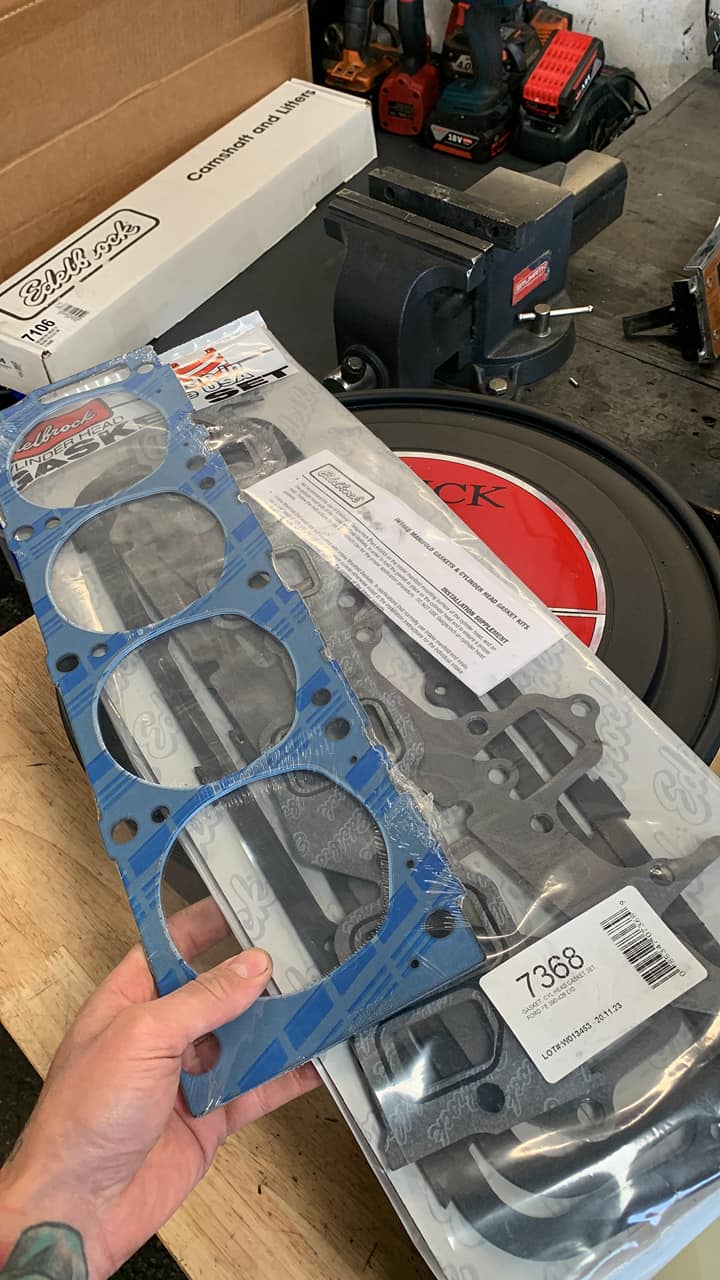 Enginetech Full Overhaul Gasket Set – Chevy SBC 350 TBI 5.7L V8 – 1986-1995 – Graphite/Metal-684451