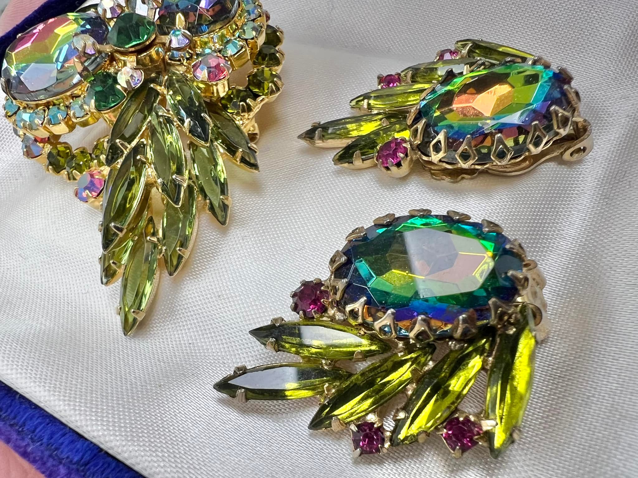Are vintage rhinestone brooch and earrings a genuine Juliana set?