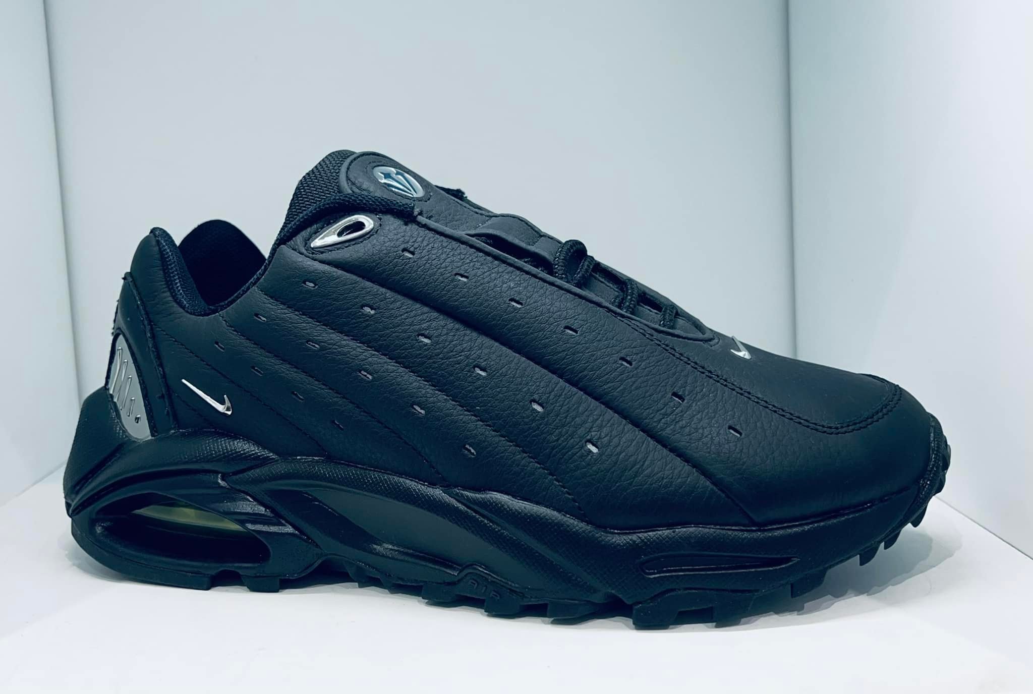 Drake in the Cactus Plant Flea Market x Nike ACG Collection ?