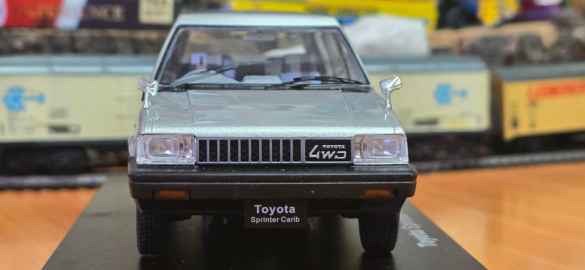 DCCL80s Toyota Sprinter Carib (1982) 1:24