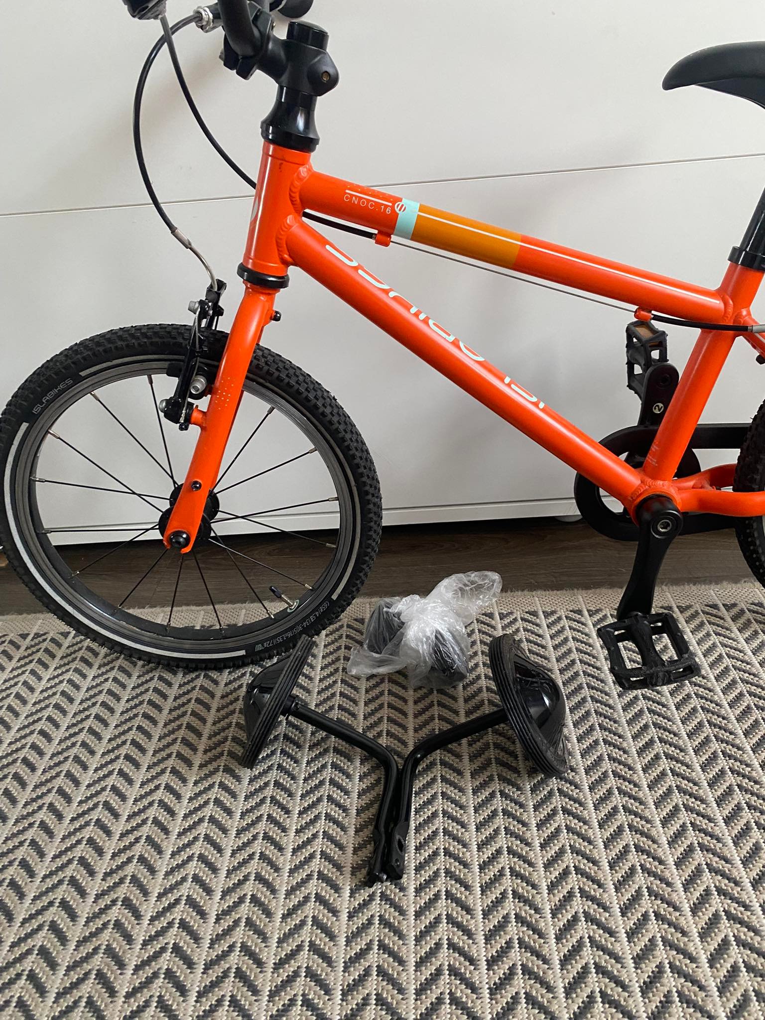 Islabike Cnoc 16 , great condition, no scratches or chips on 