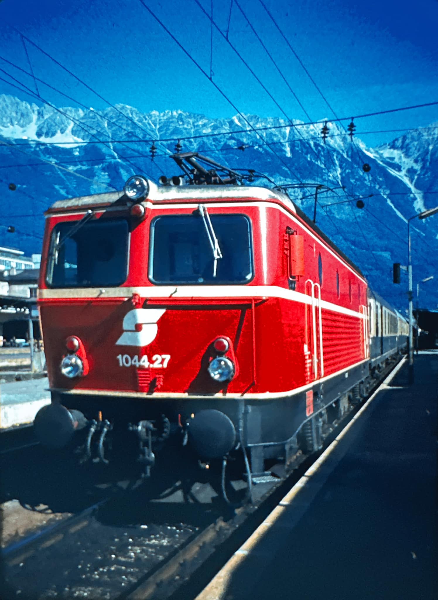 something from my slide collection. DC8-63 OE-IBO @ Vienna June 1974.