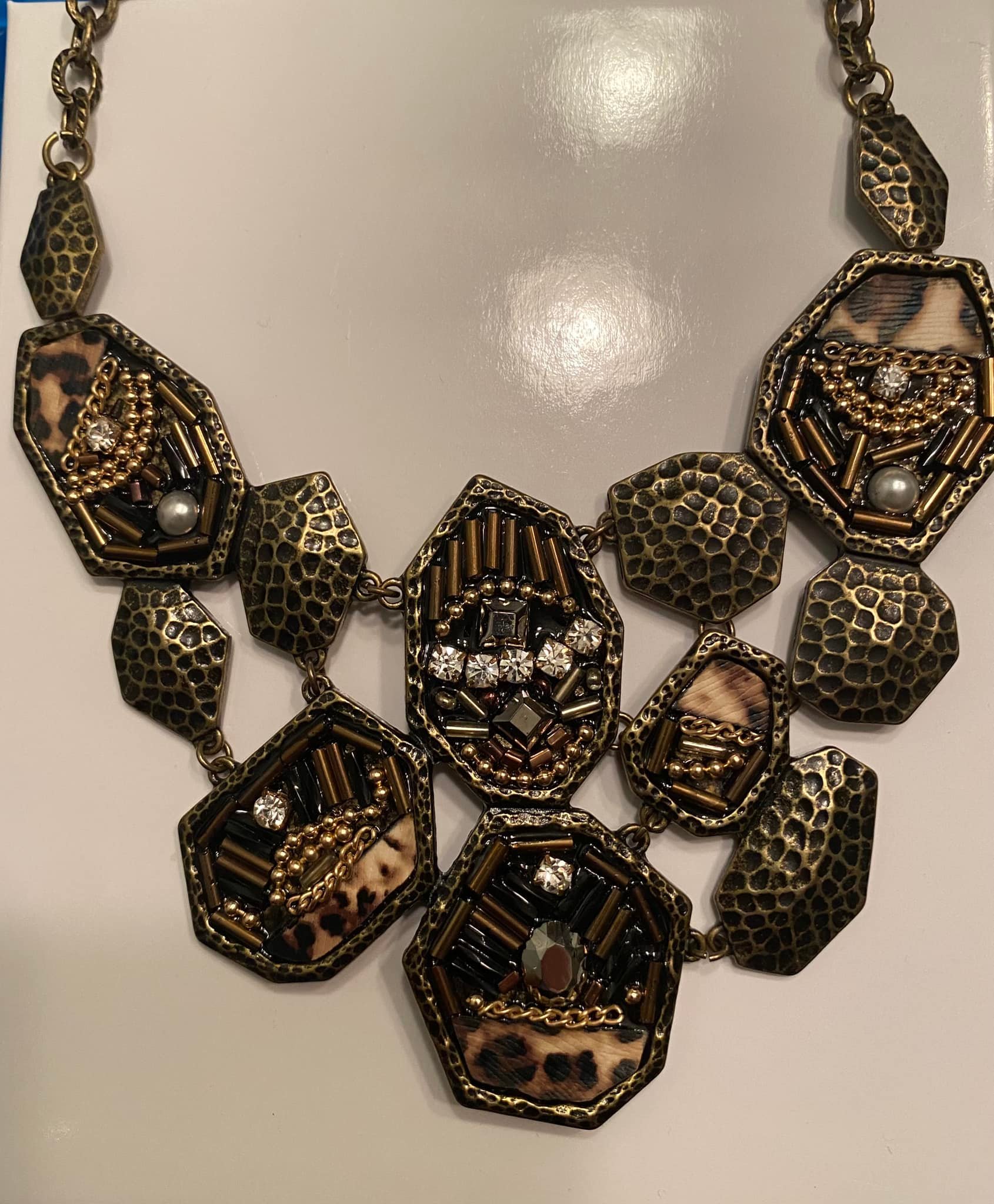 @MARK®︎ What jewelry maker mark is this, it looks like an N or a Z?