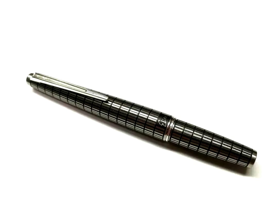 In my humble hands and collection Vintage Pilot Elite <F> 18kt
