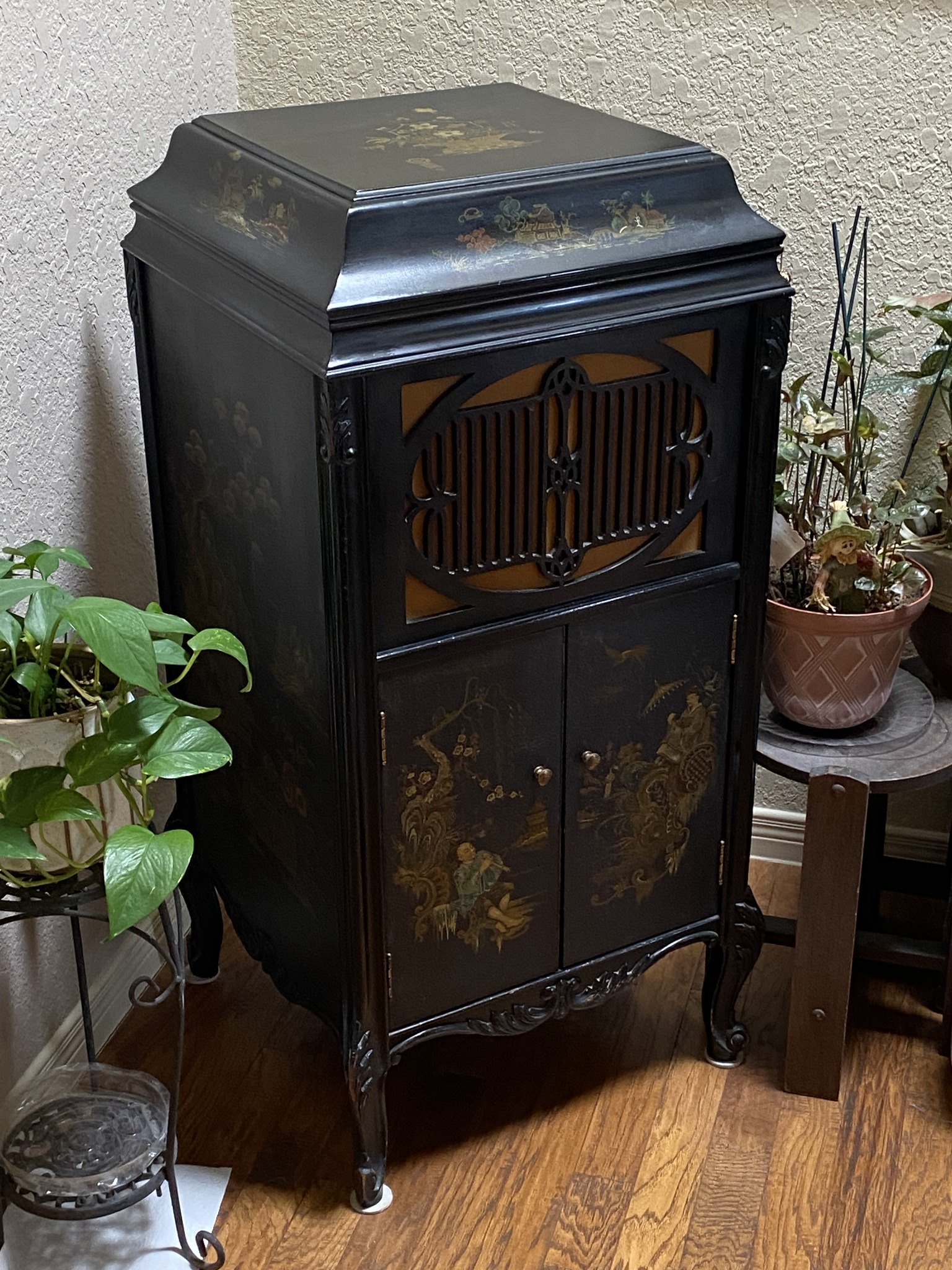 1923 Brunswick Style 127 Japanese black lacquer wind-up record player