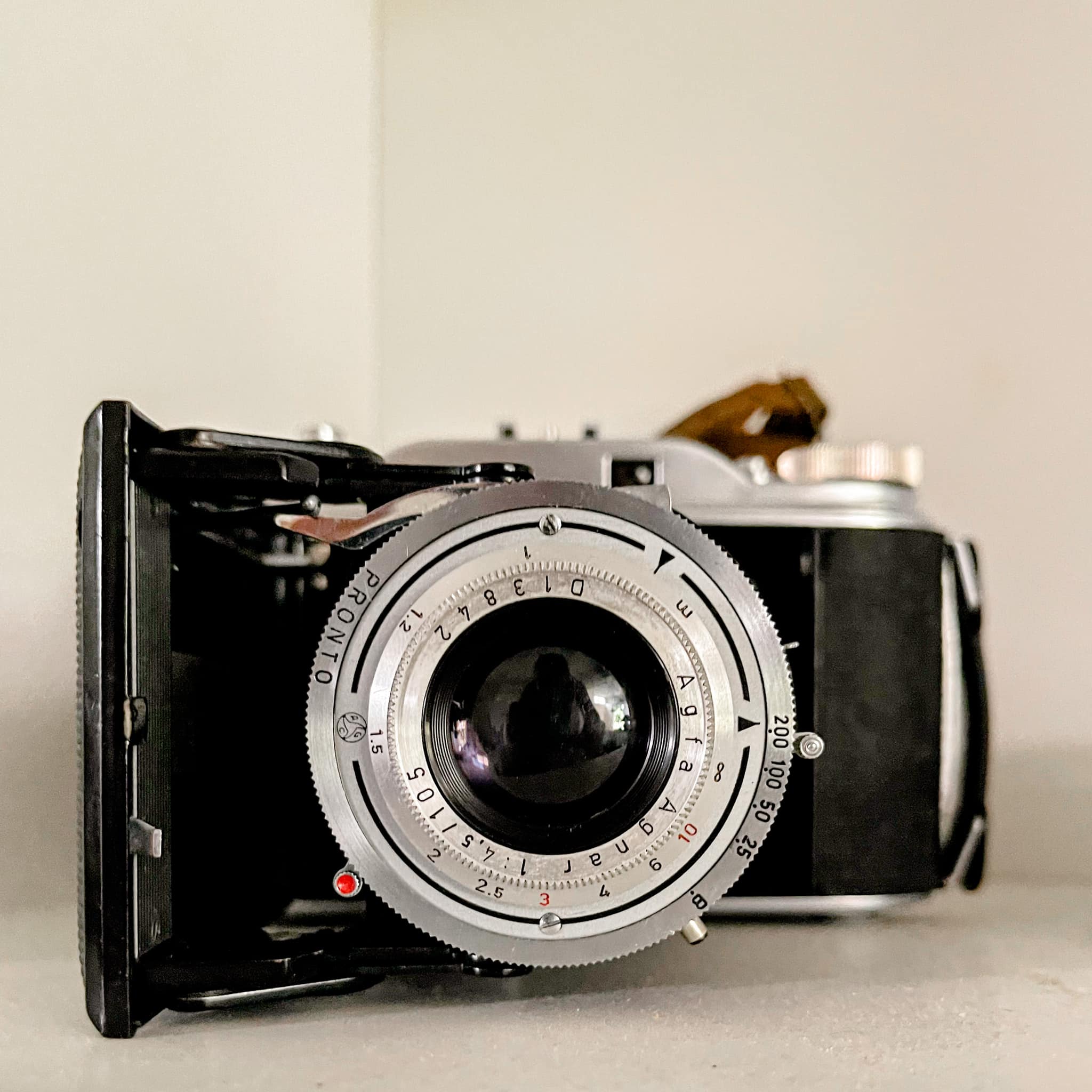 Dear photographers. I am a keen (but beginner) photographer (I
