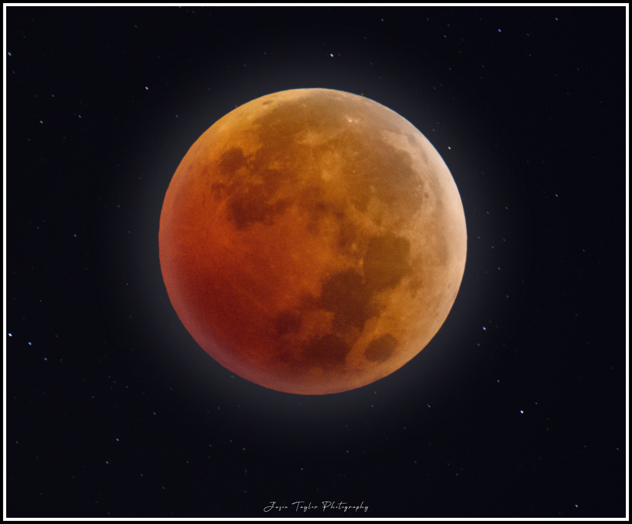 Impressive picture of this morning's total lunar eclipse! 📸Randy