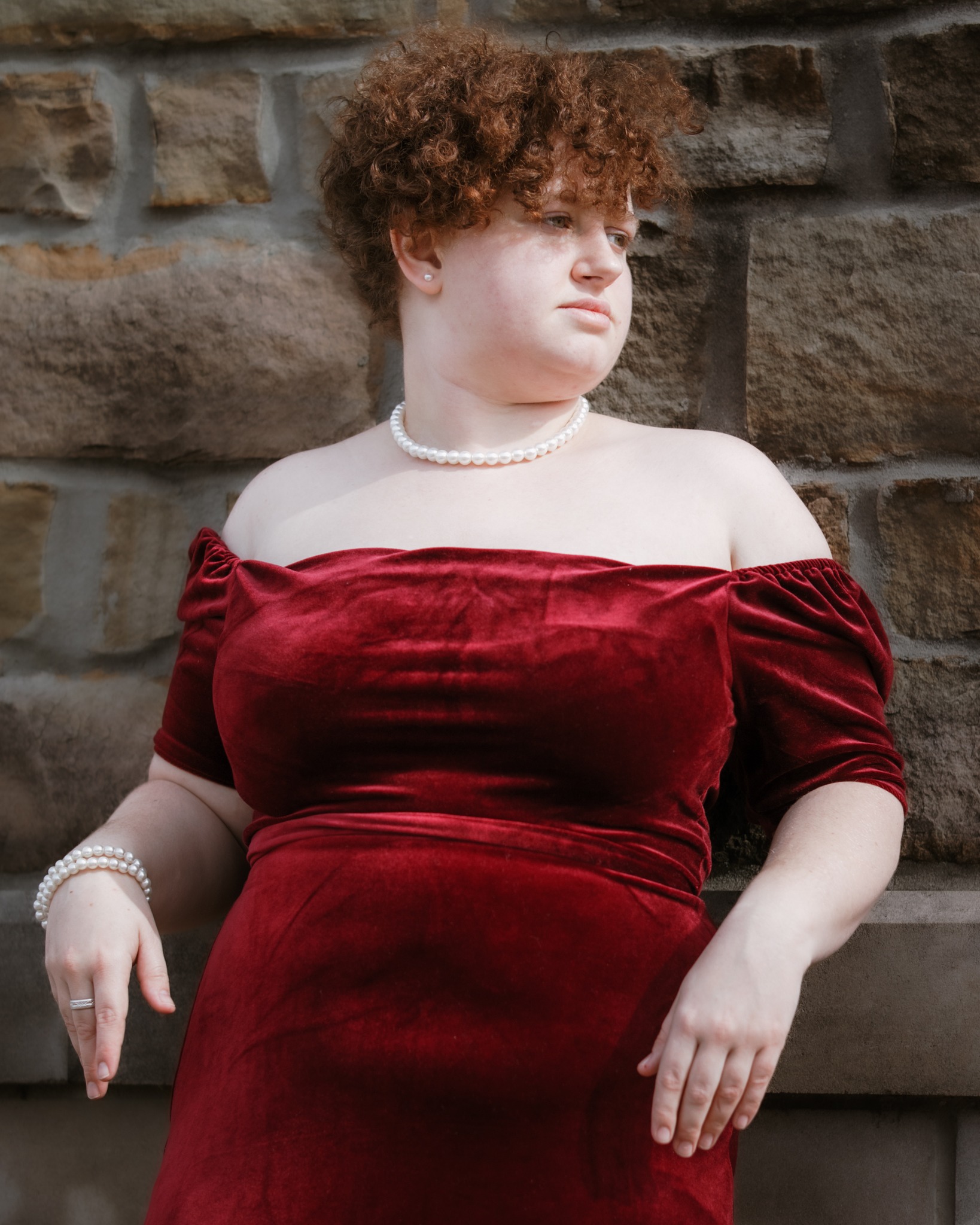 red hair with burgundy dress Bringing the heat in this velour 🔥 Embracing her curls and her individuality 💁🏼‍♀️ #redhairlove #curlyqueen #velourfashion #confidenceboost #YouAreTheArt Jenae Caption and #'s by ChatGPT When AI meets The Barbie Dress fitting cut at hips Size:M-40R