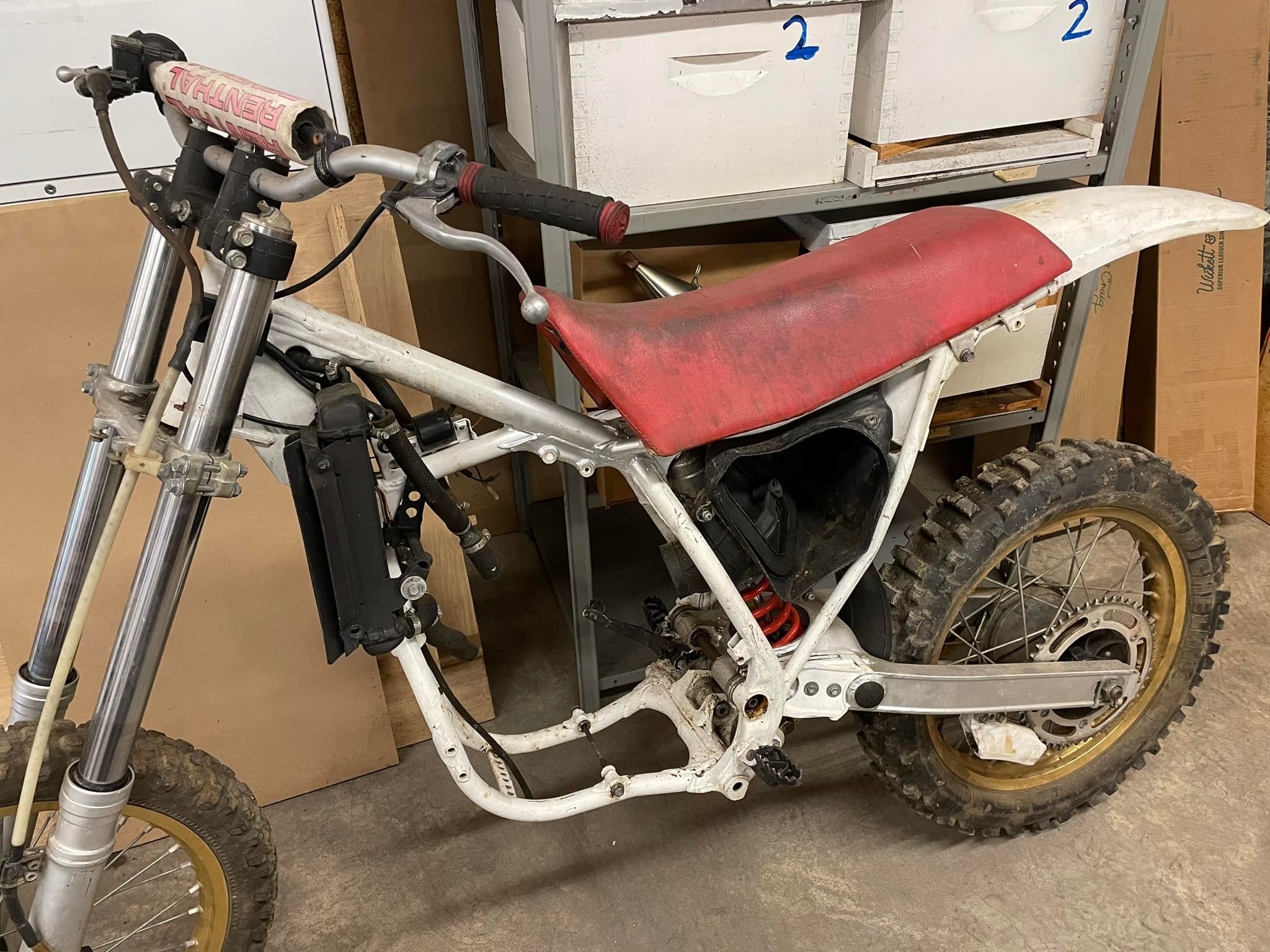 Moto Ancienne Yamaha YZ 250 Cross 1981 + Pièces Détachées (culasses, Pistons)