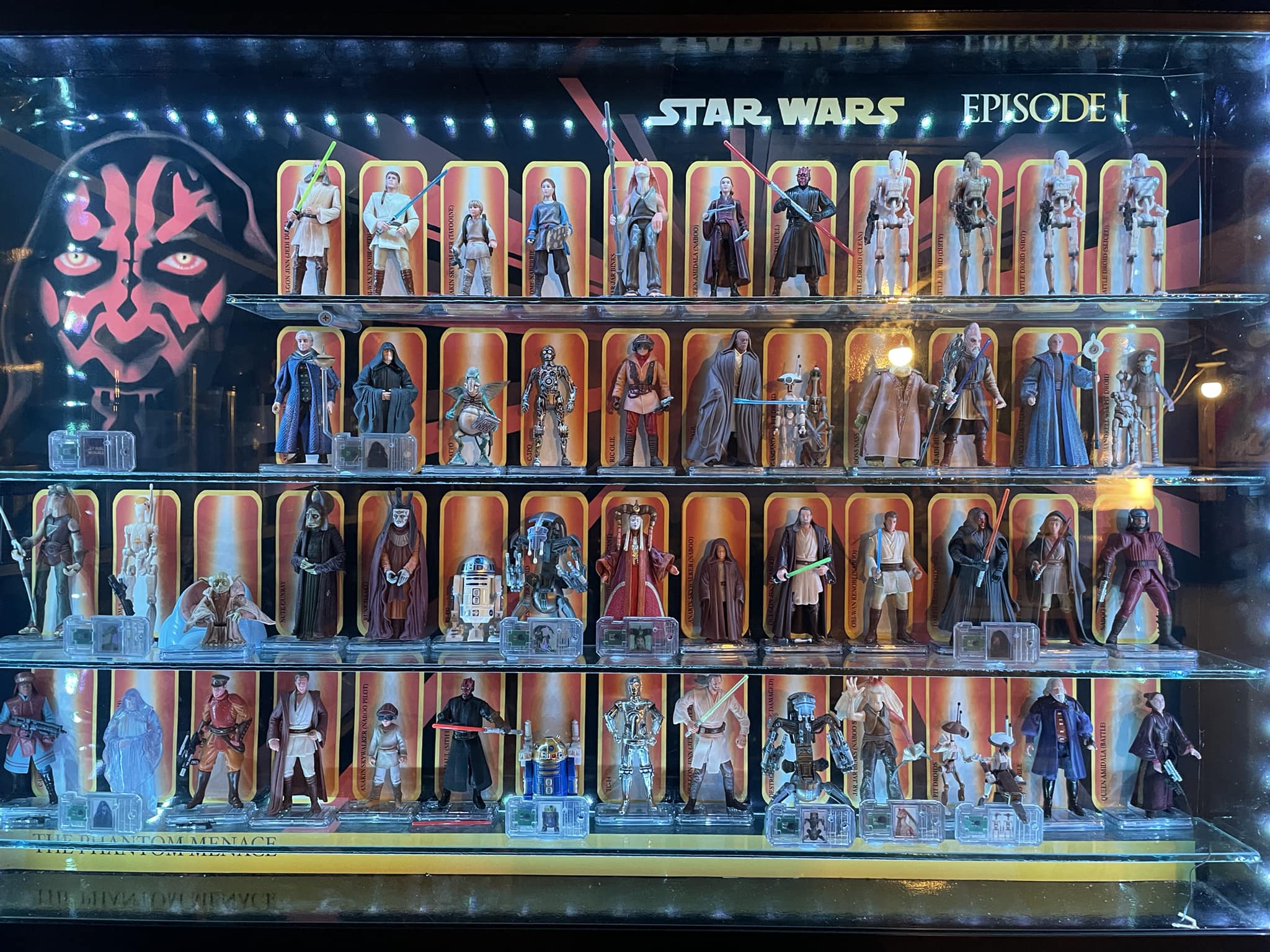 Displaying Star Wars Episode 1 Phantom Menace figures with 