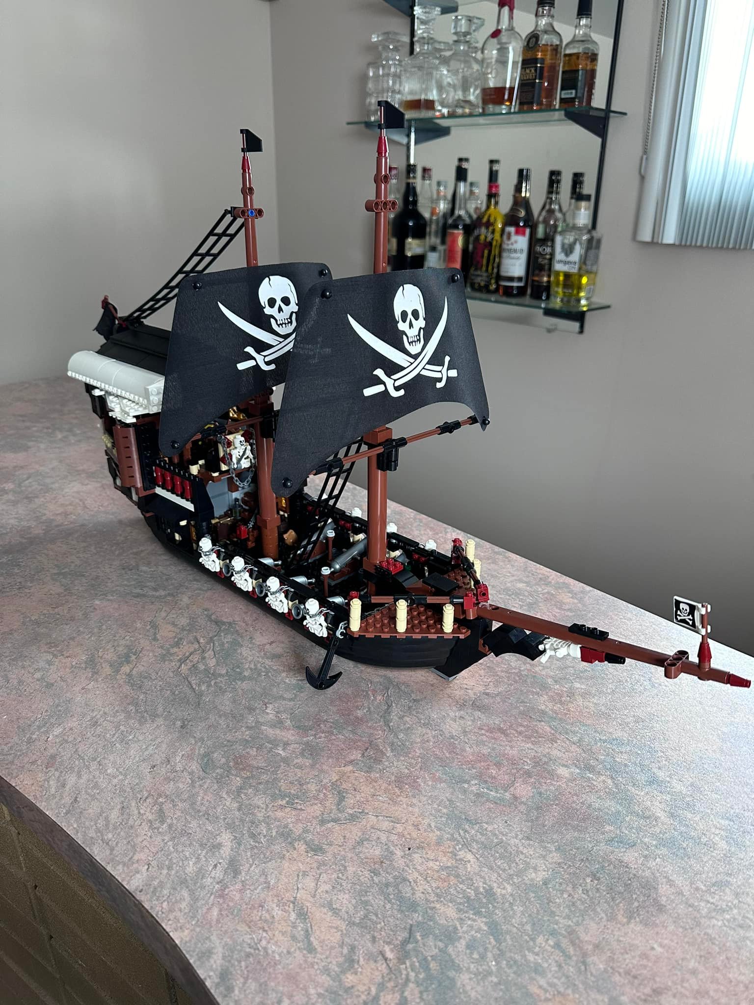 Ahoy ! 🏴‍☠️ This is the crew i made for my 70413 MOC (The top