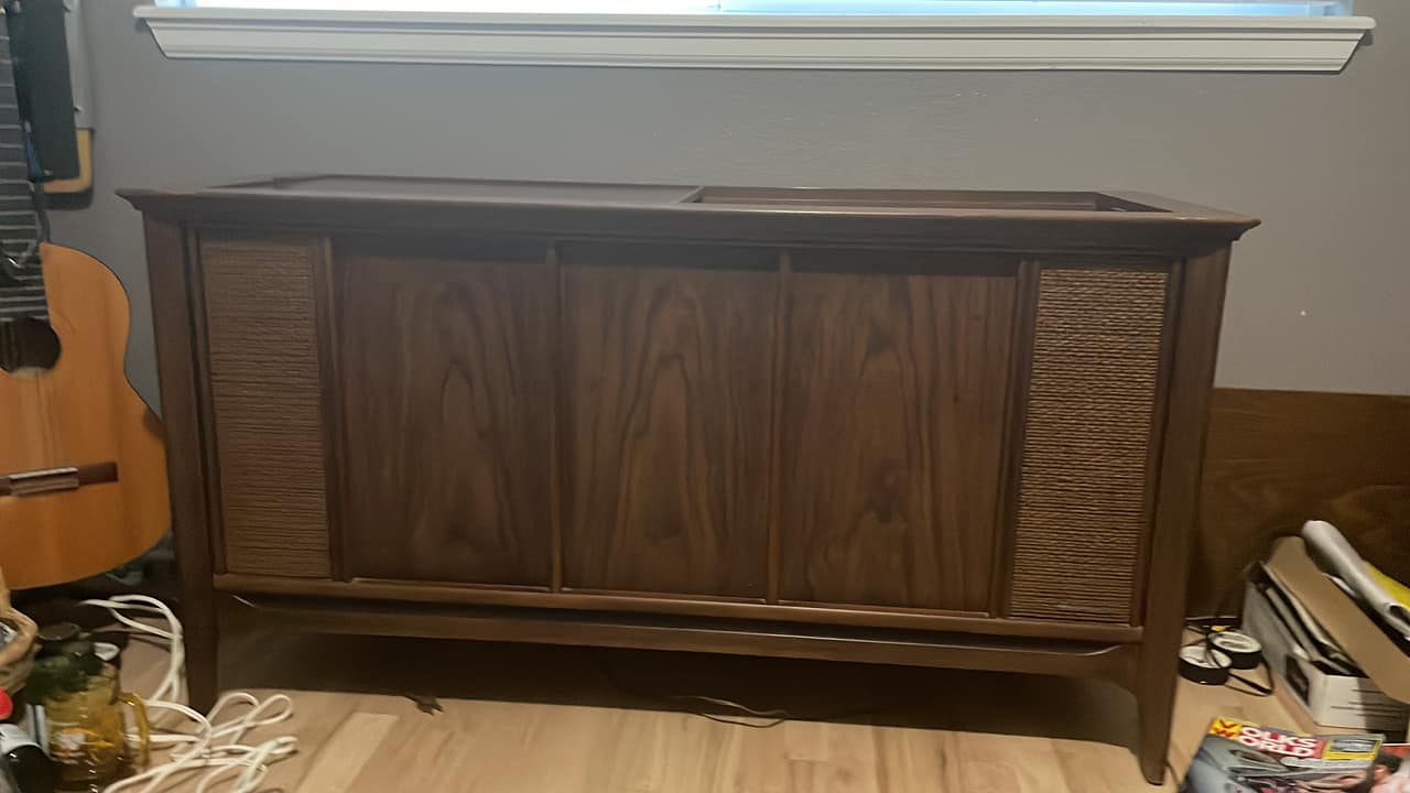 What is the model and year of this Magnavox Astro Sonic?