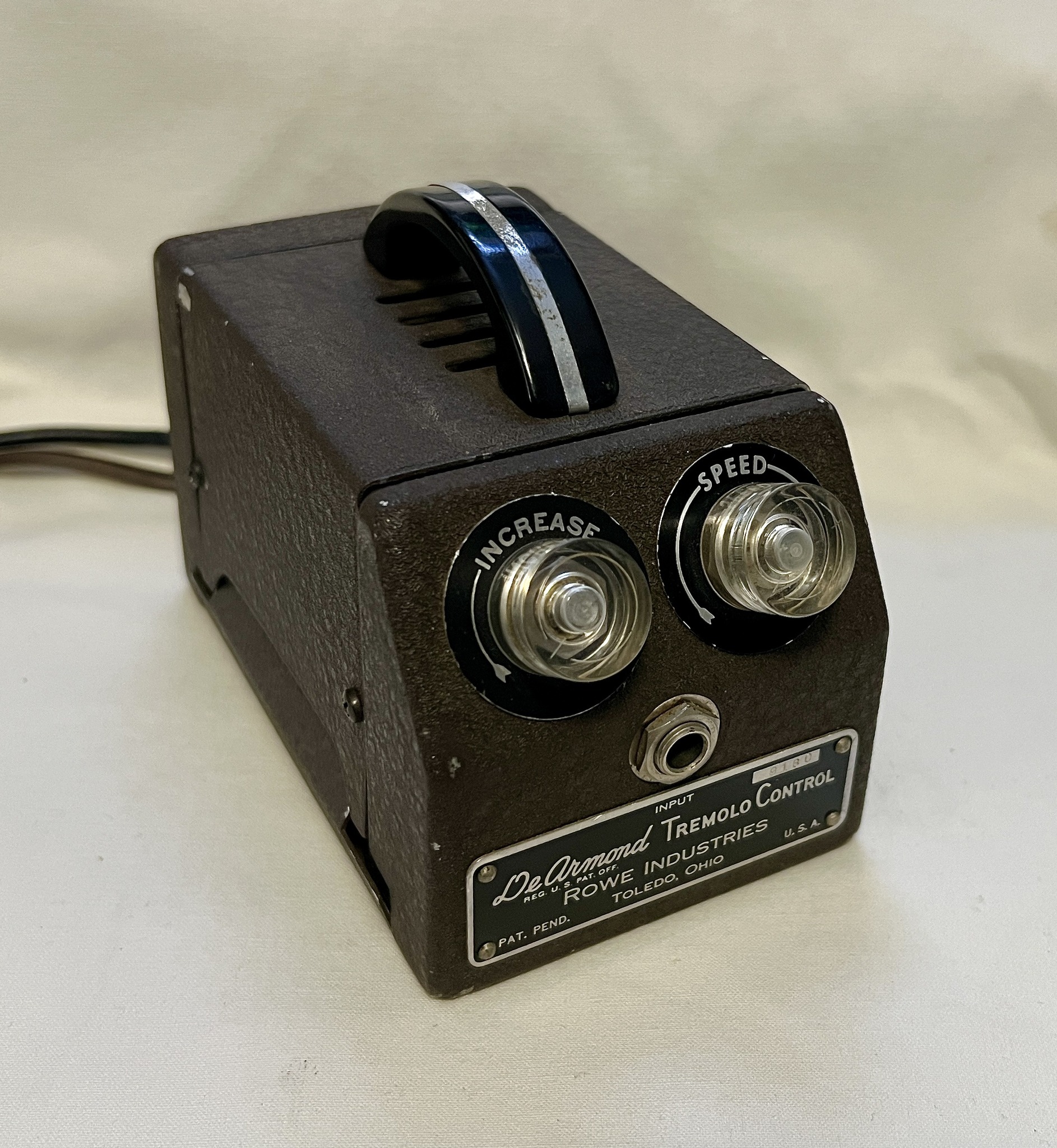 DeArmond Tremolo Control Vintage Guitar Effect Pedal