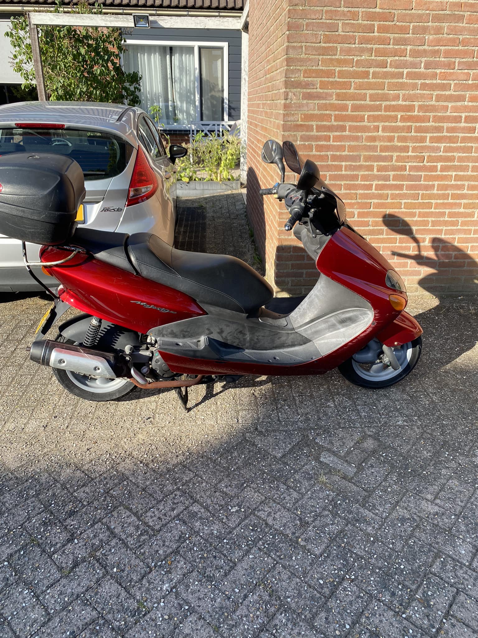 What battery size for Yamaha Majesty 125cc?