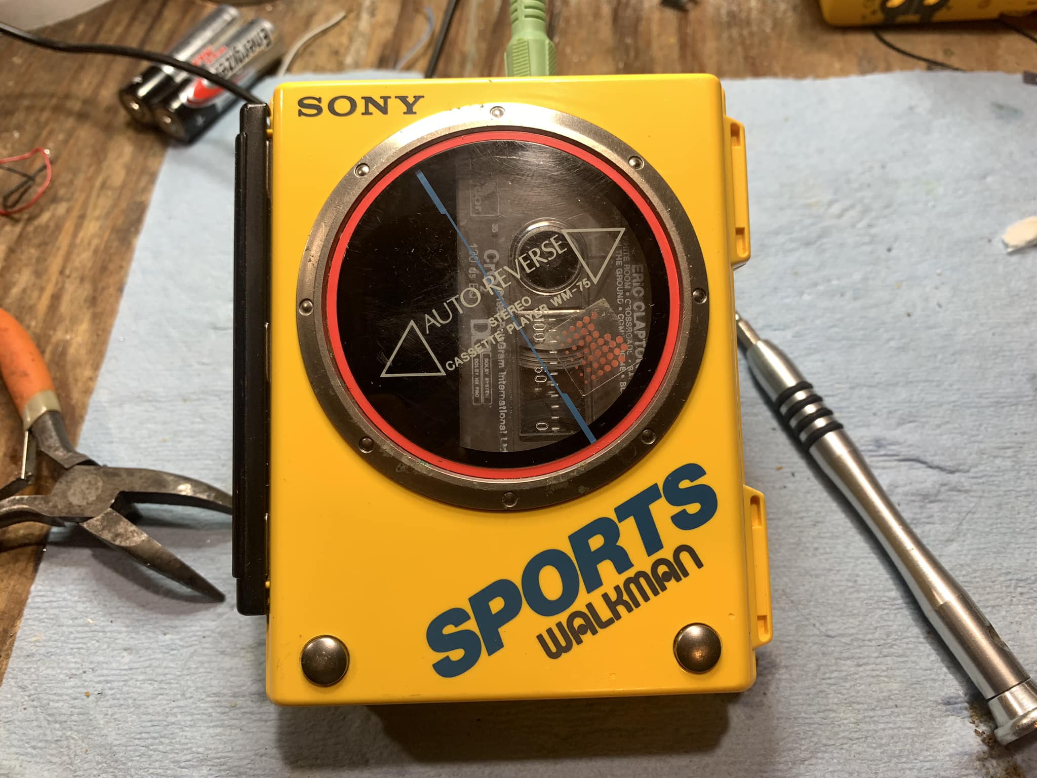 Fixing a Walkman WM-75 with rubber tire repair