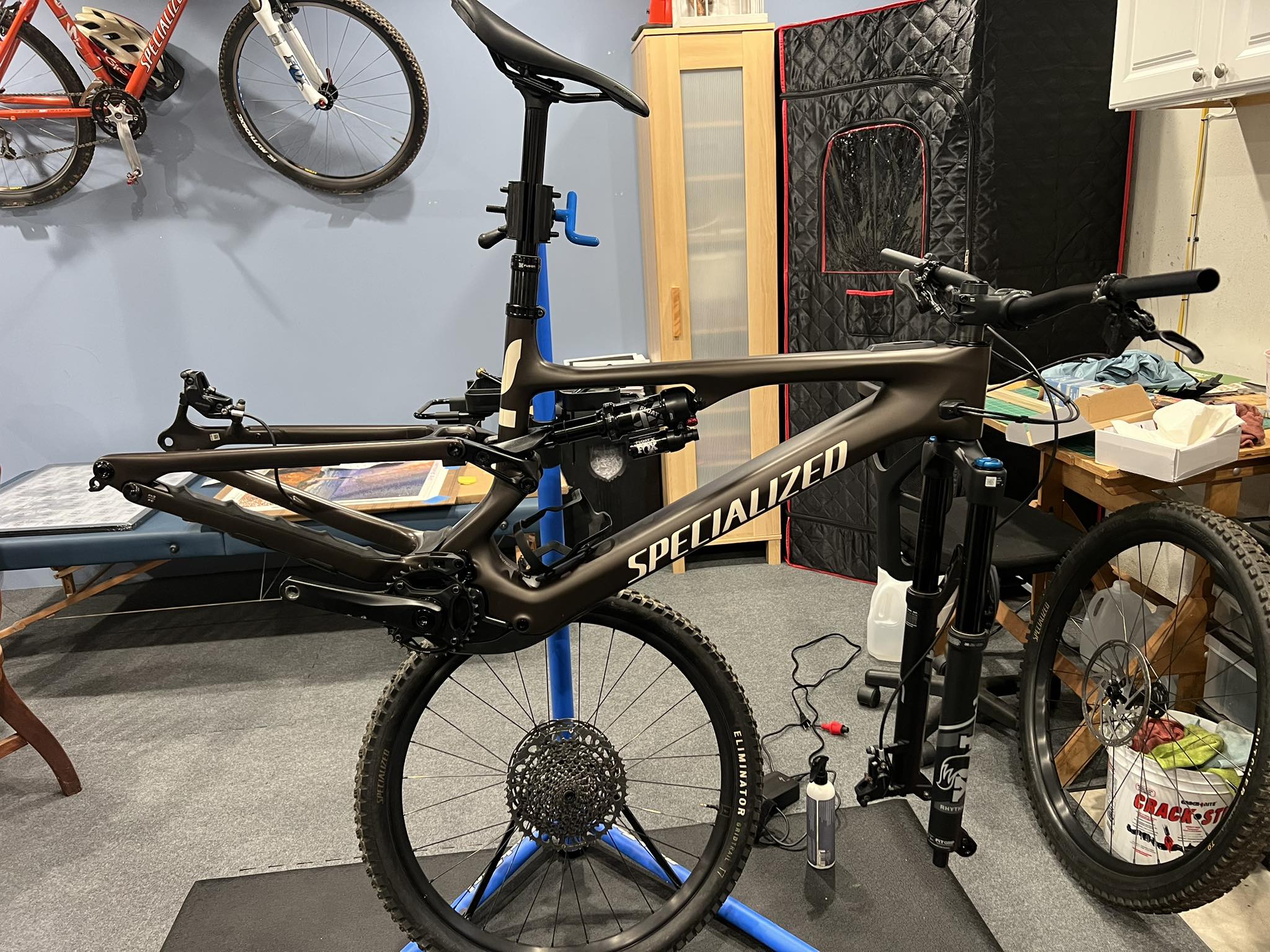 Upgrading my Levo SL Expert with Era carbon bar and Eliminator tire
