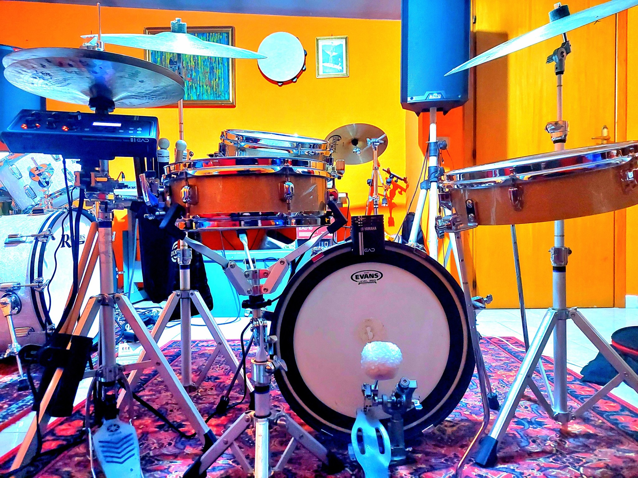 Hi. from Italy, a fine machine for fine music.