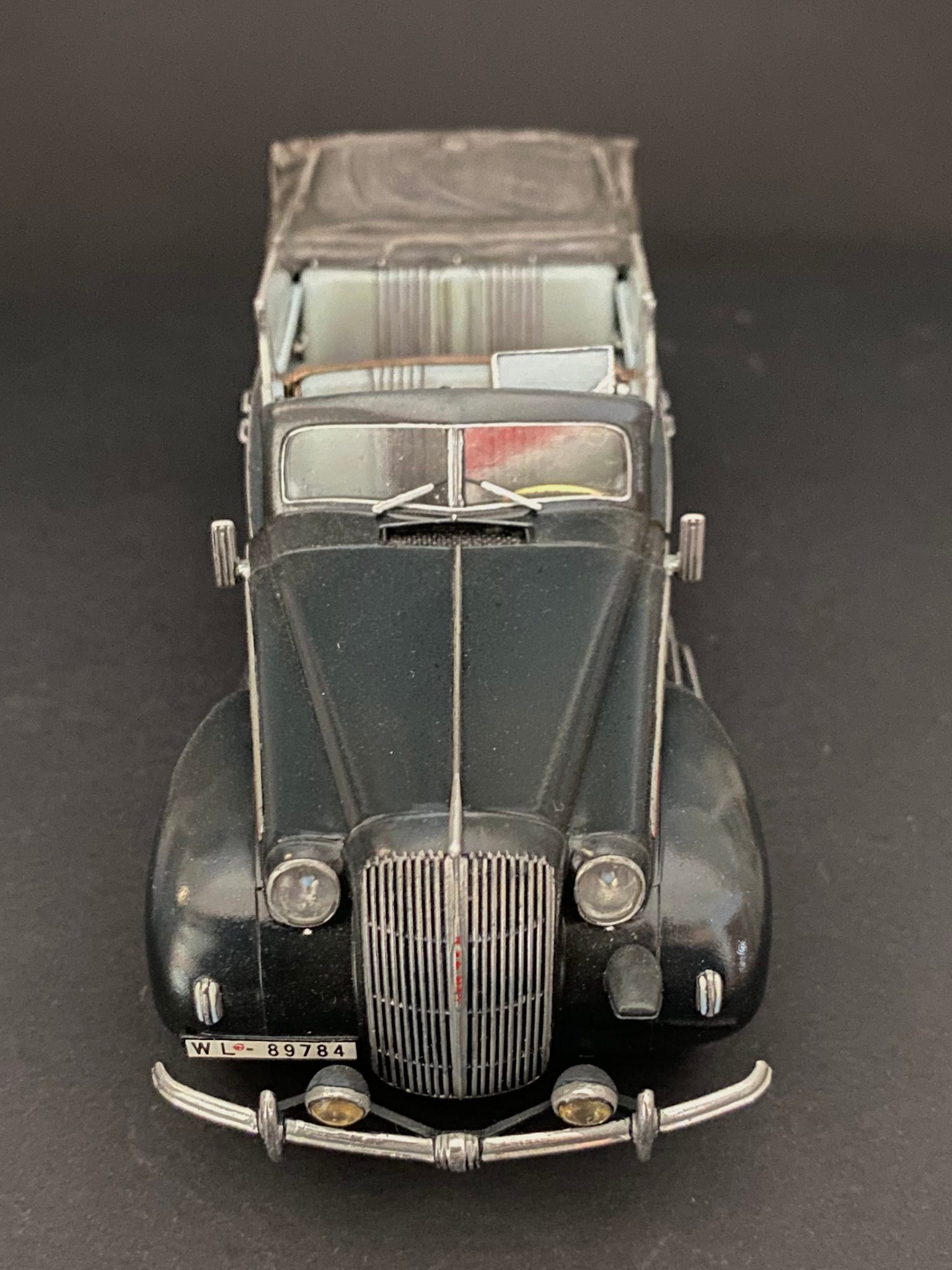 1/35 Opel Admiral cabriolet. Icm kit
