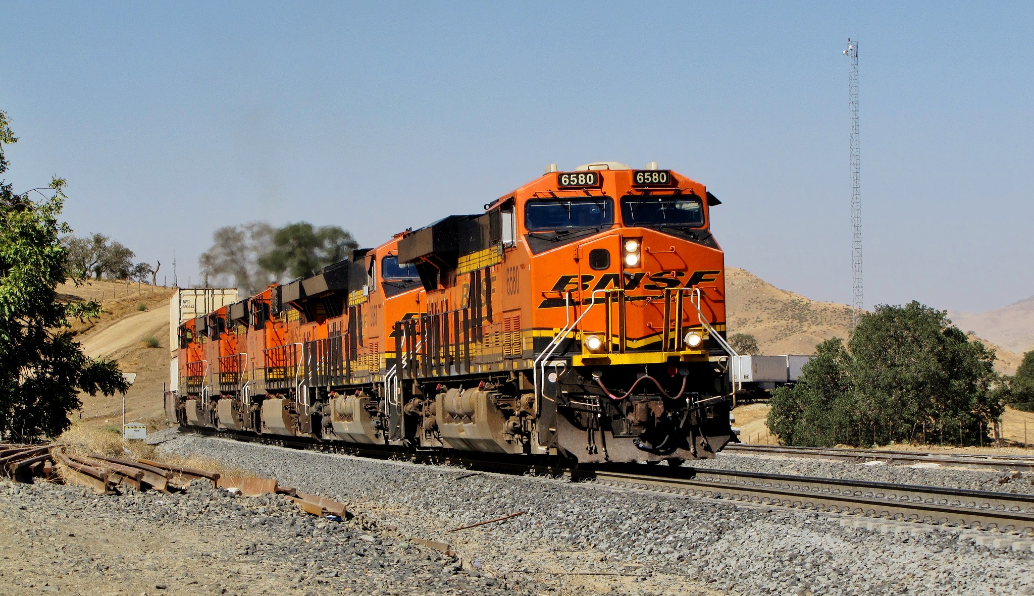 BNSF 6580 (ES44C4) and additional consist power approach Bealville