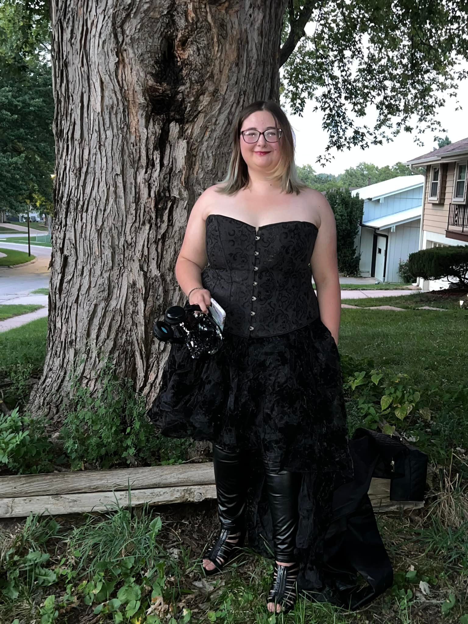 homecoming outfits that aren't dresses What are some unique outfit ideas for girls who don't like traditional dresses? androgynous non binary prom outfits