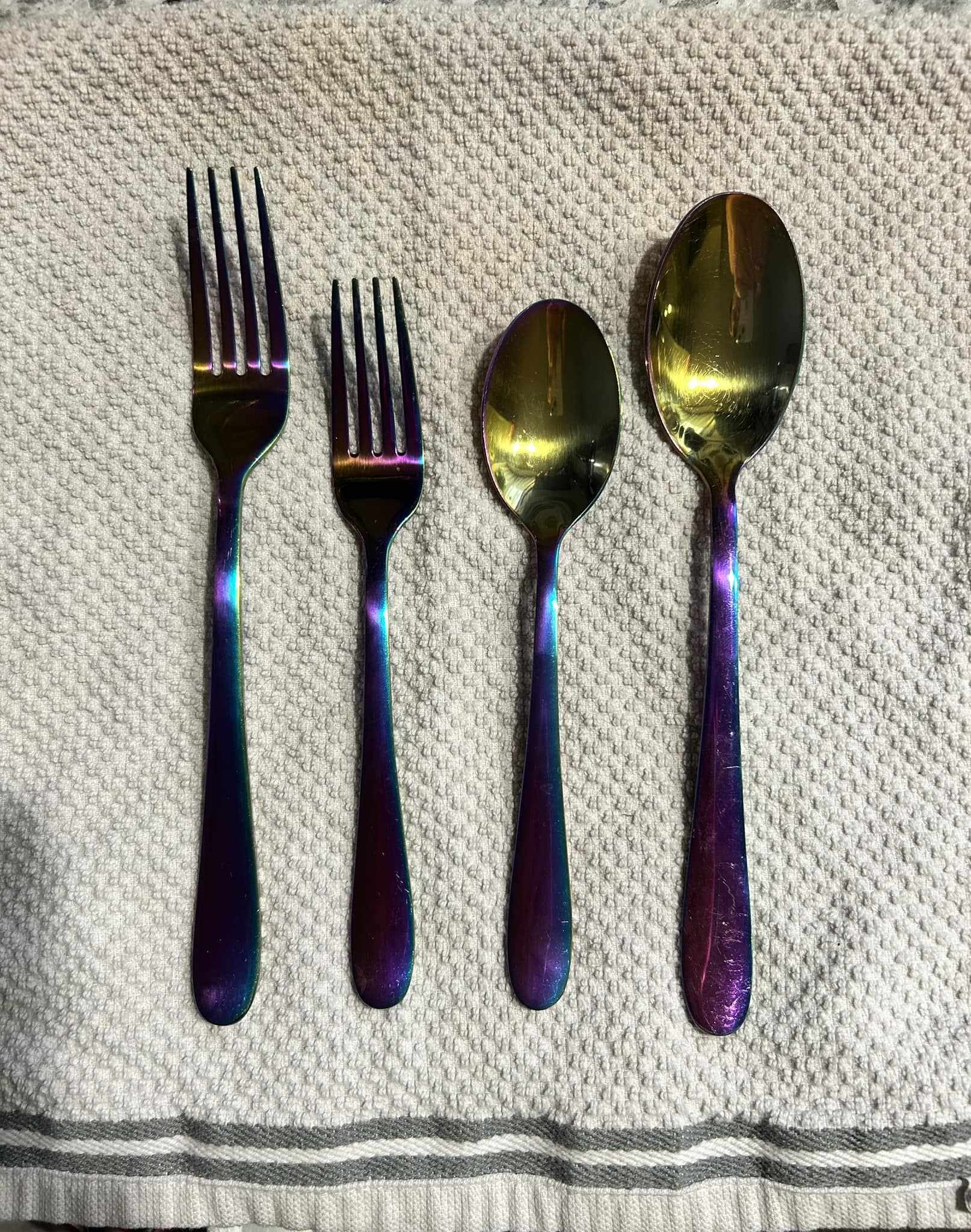 Do silverware sets with mismatched handles bother anyone else? display picture 1