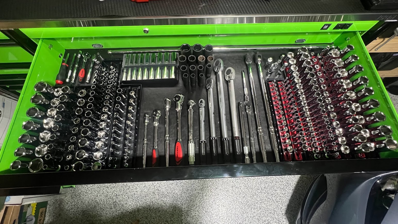 Organizing Icon 73 inch green chest with Tekton tools