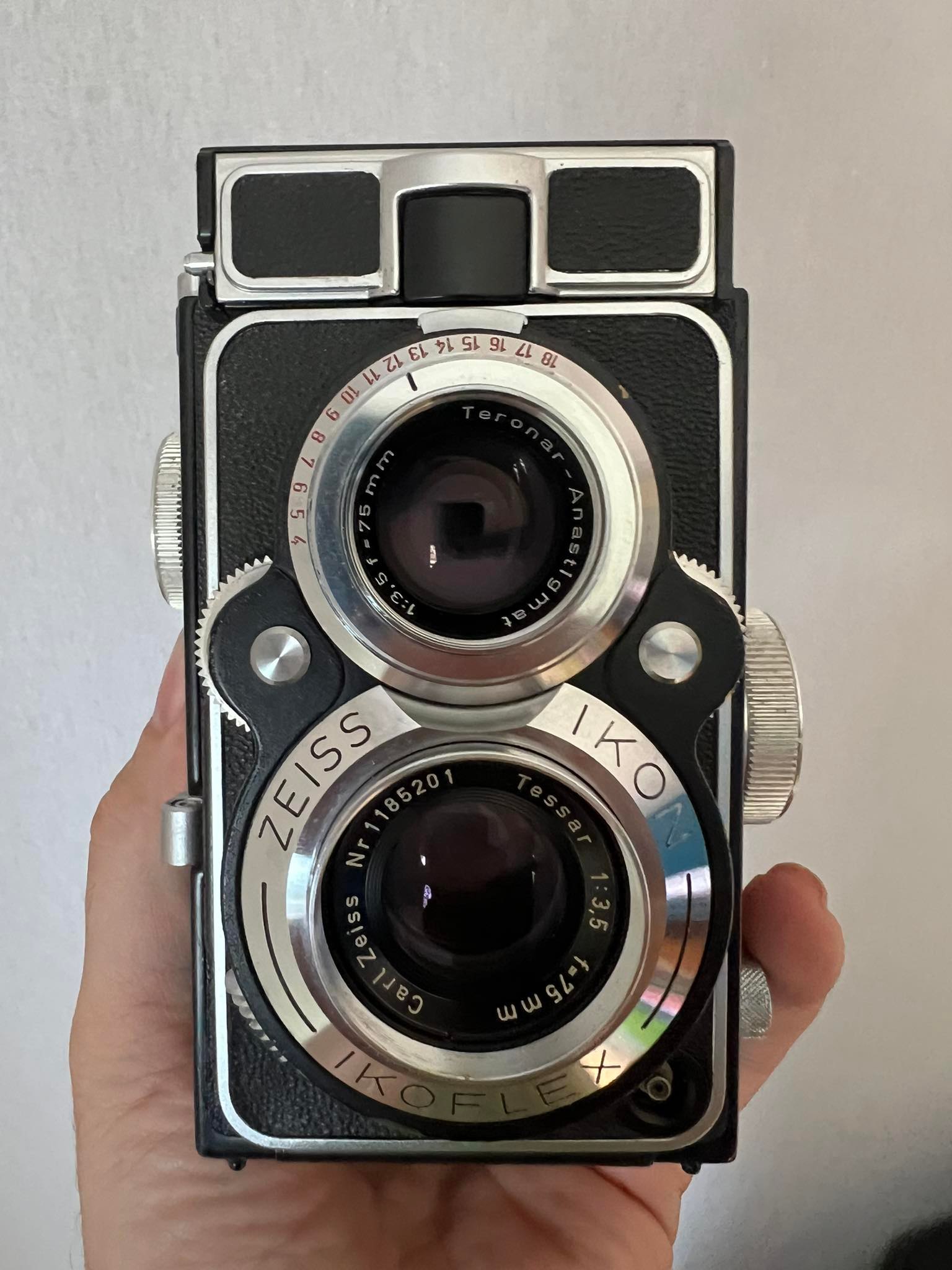 Zeiss Ikon Ikoflex Favorit 887/16 TLR camera features and history