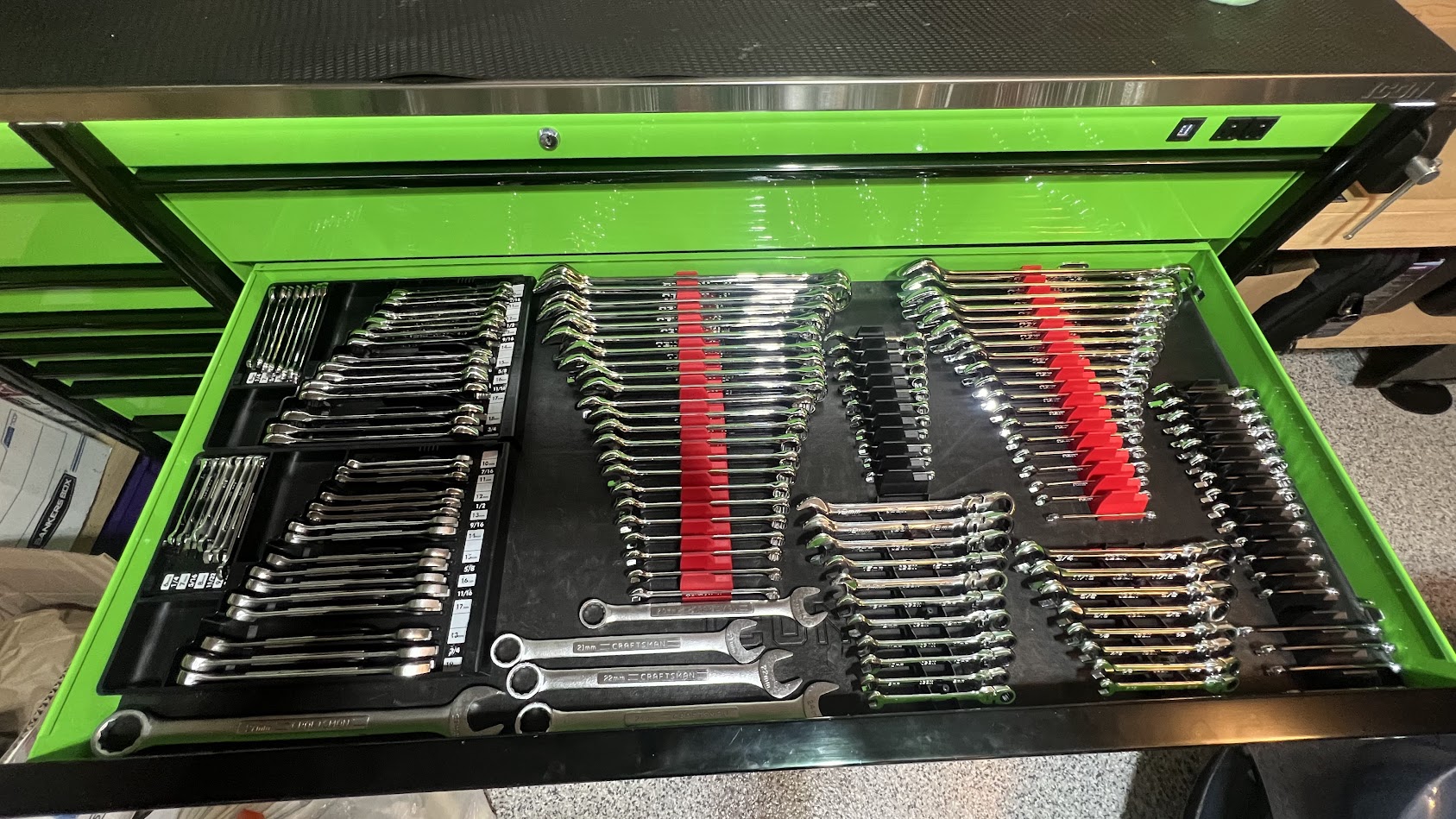 Organizing Icon 73 inch green chest with Tekton tools