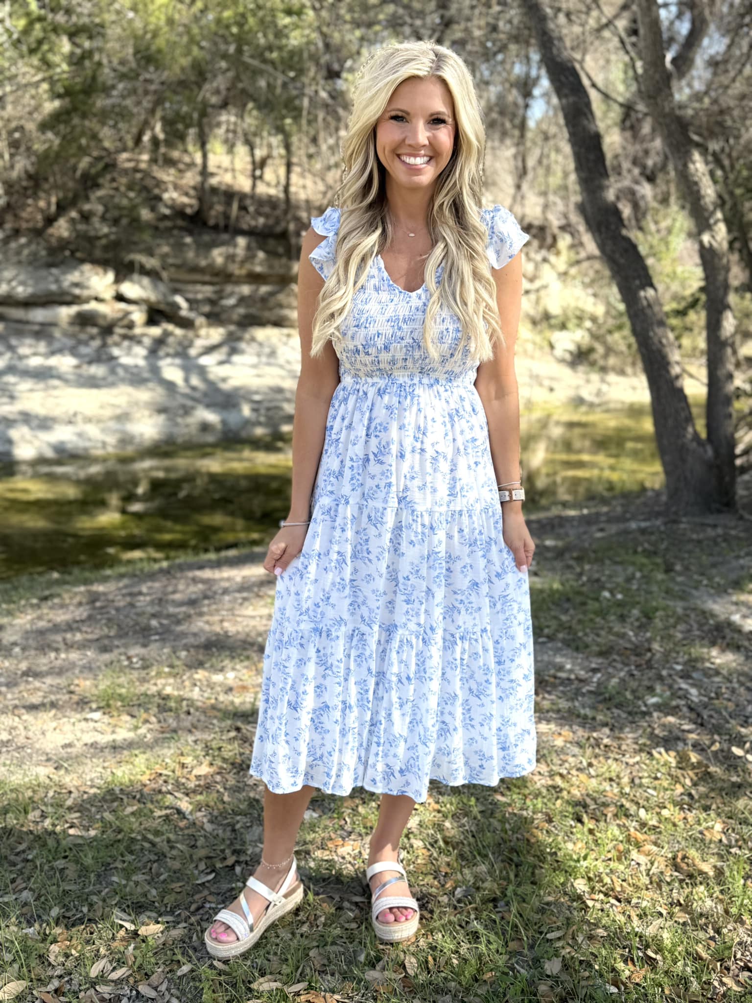blue dress pickup today Floral Midi Smocked top, ruffled sleeves, flowy body. I'm wearing a S $35 S-L Comment size, ship or This effortless silhouette features