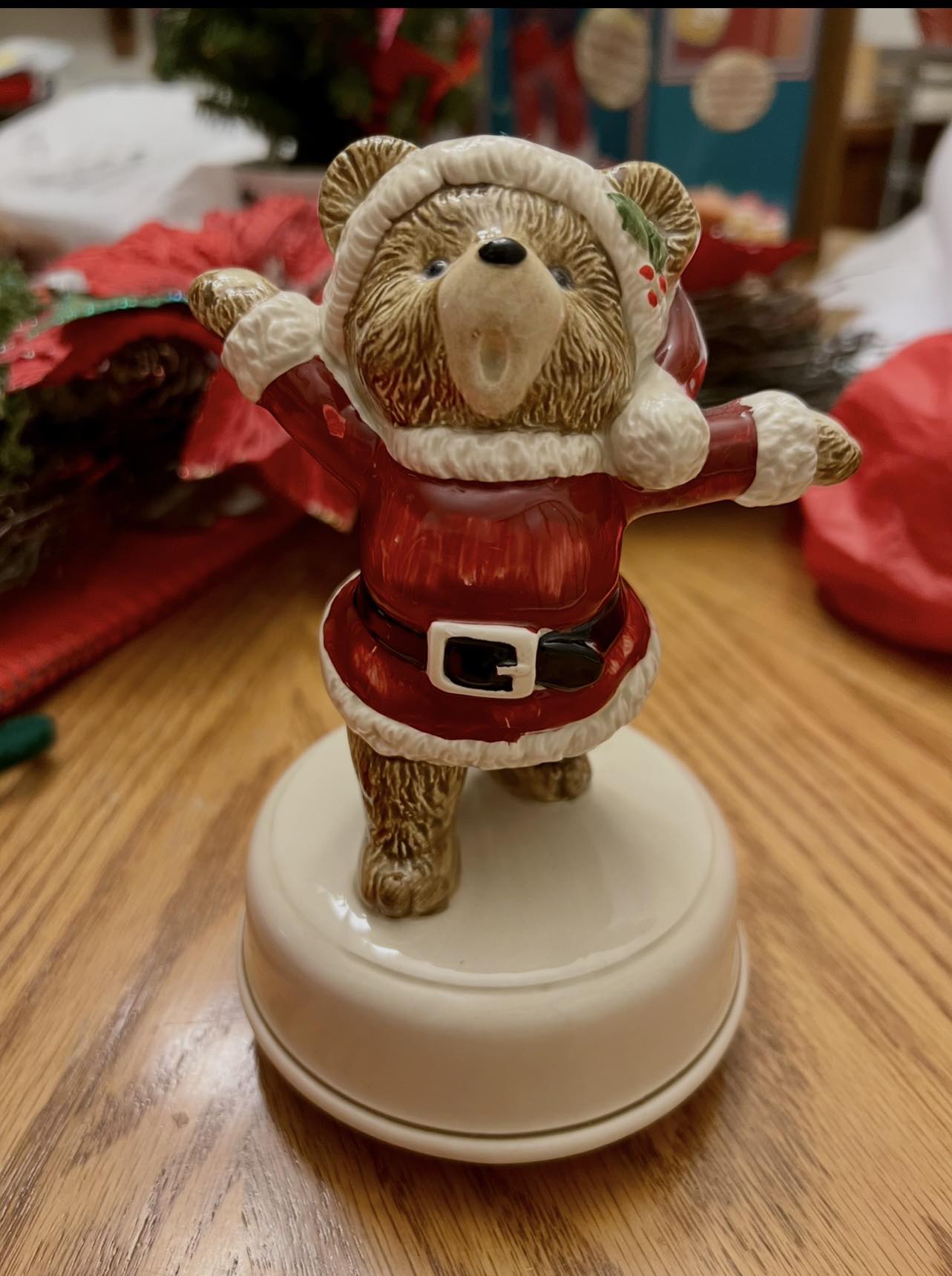 Vintage 1993 Priscilla Hillman Hamilton Gifts music box has a
