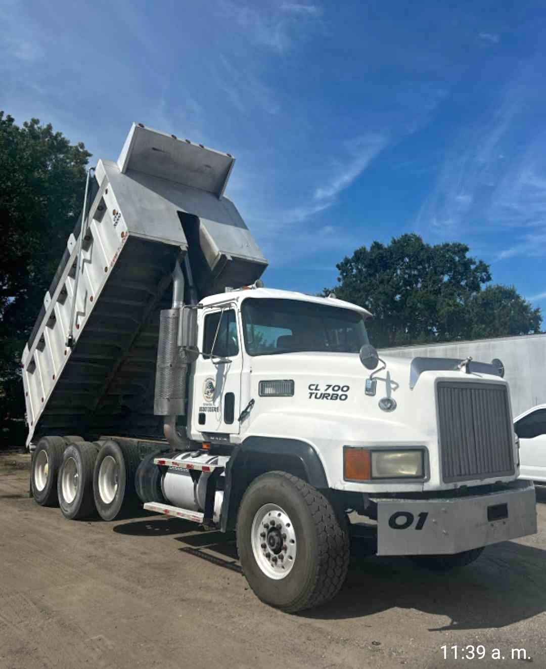 1999 mack cl 713