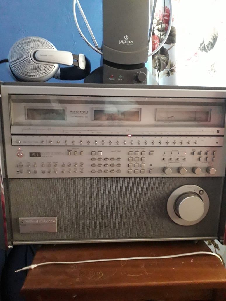 Radio NATIONAL . Modelo RF- 818 JB. 3 bandas FM-MW-SW. Super