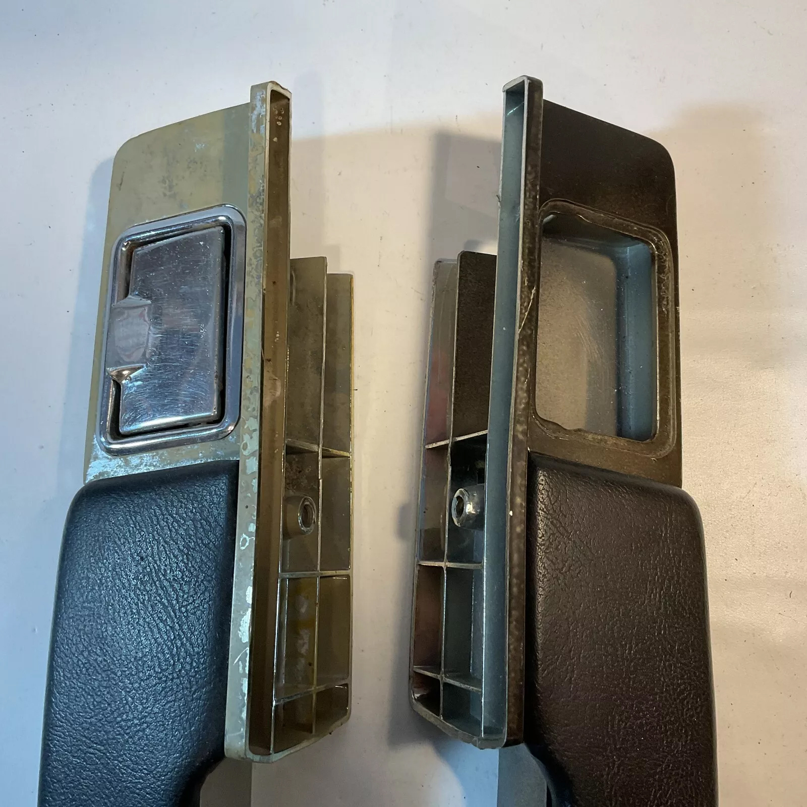 Chrome Rear Armrest Ashtray Assembly For 1959-1964 Chevrolet Bel Air & Impala – Vintage Direct Fit