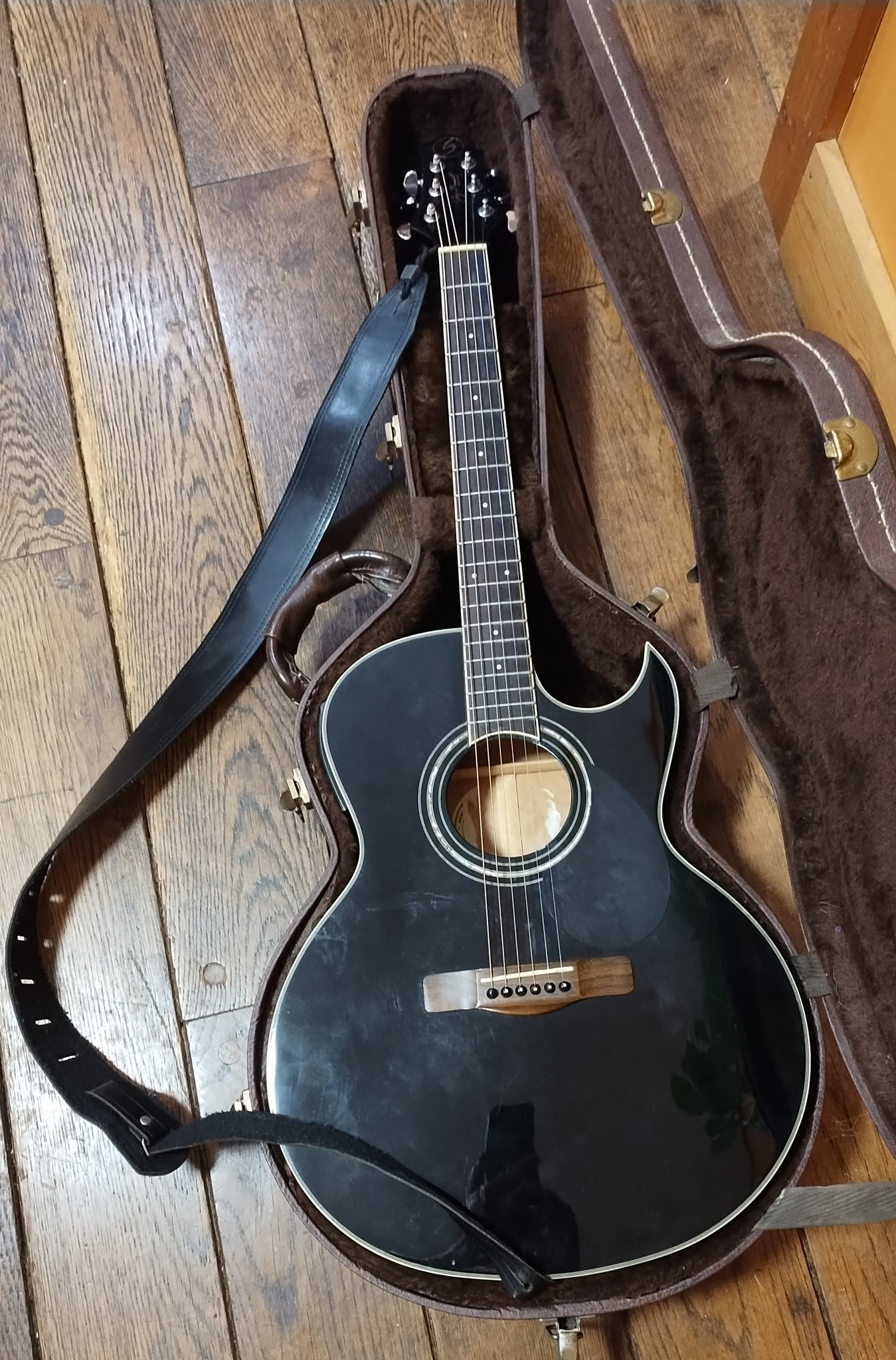 Gregg Bennett by Samick Torino TR33 guitar