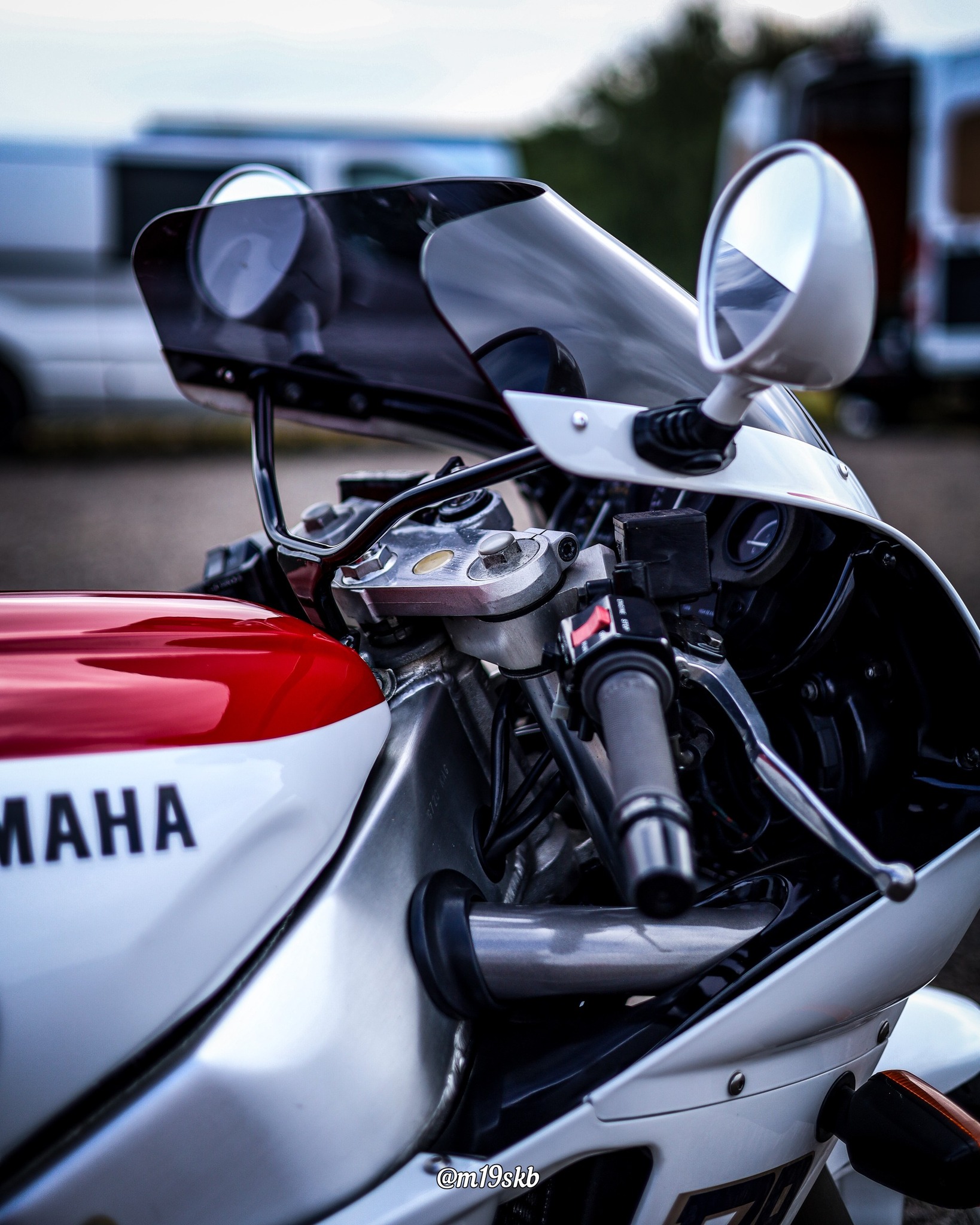 One exceptional FZR1000 EXUP - On display at the #VJMC stand 📸👌🏾