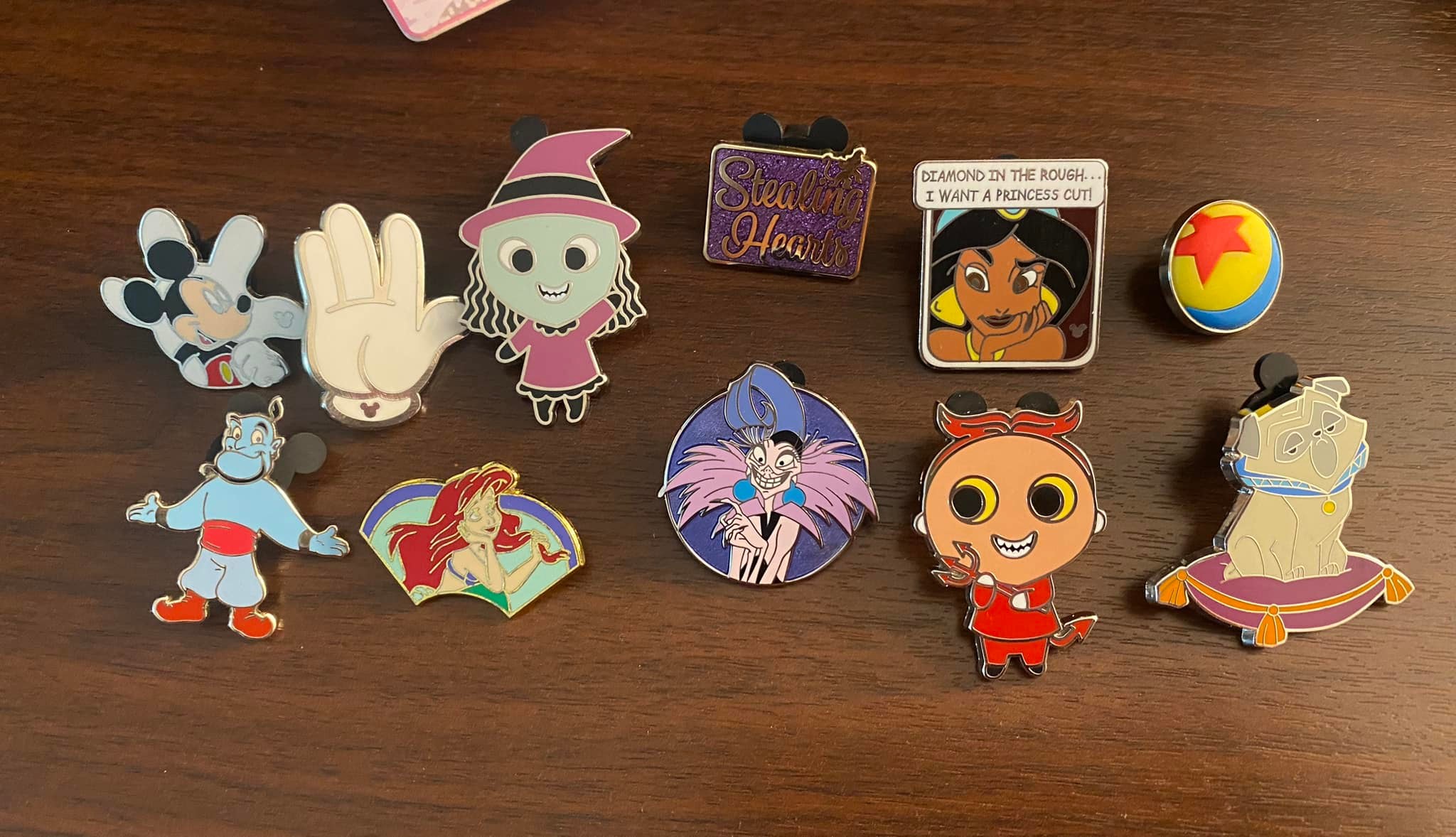 ISO the Ursula pin from the Villains pin pack, if anyone is