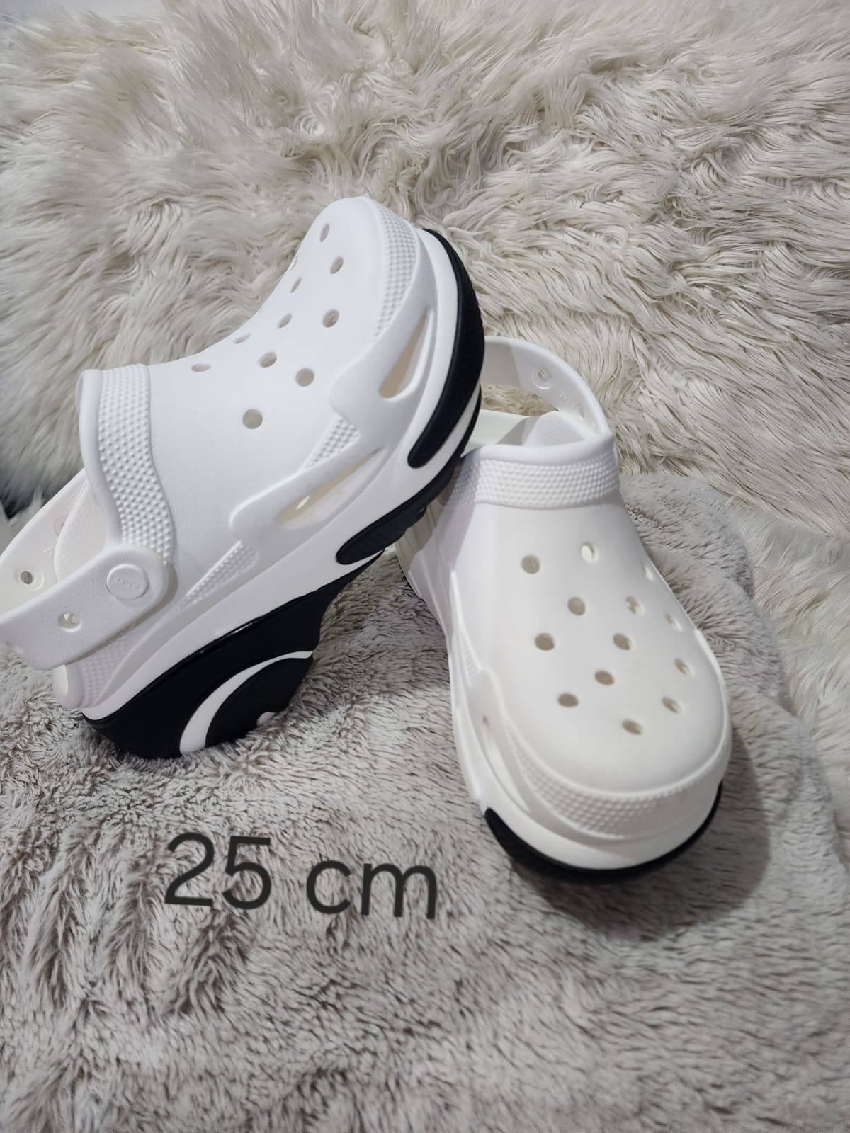Llegaron bonitos crocs originales nuevos $500 el que gusten ?