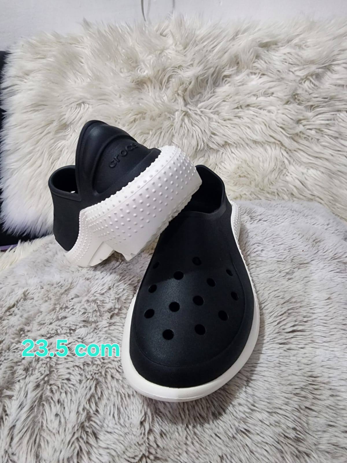 Llegaron bonitos crocs originales nuevos $500 el que gusten ?