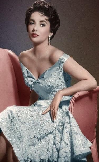 Love this beautiful mint green lace dress worn by Elizabeth Taylor