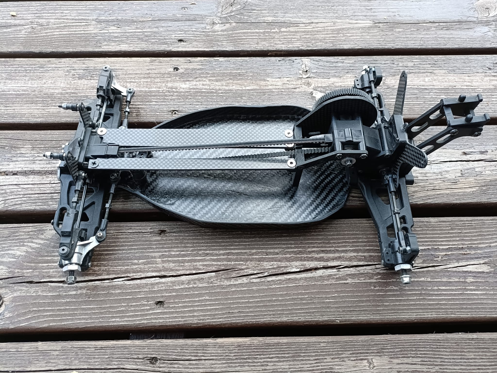 Soon it is ready. Tub carbon Lazer ZX chassis.
